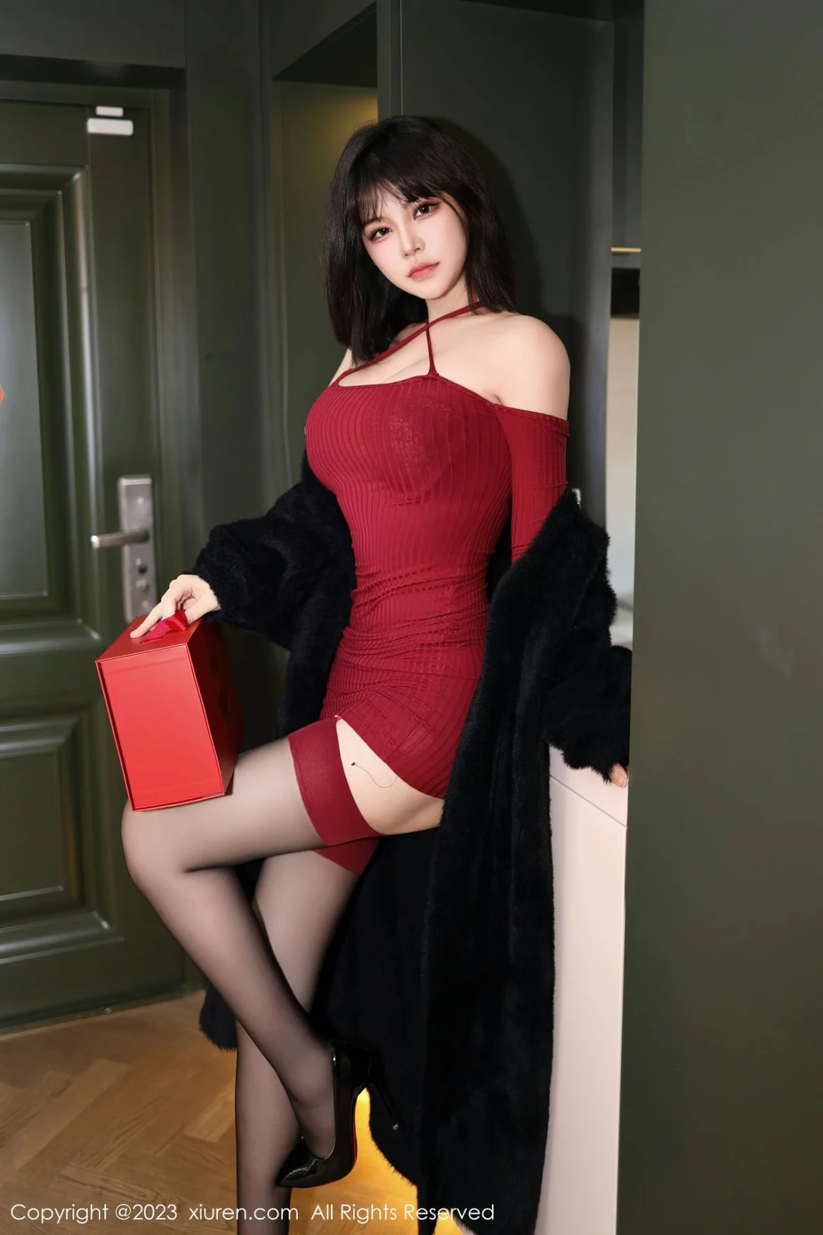 [[XiuRen秀人网]秀人网]No.6144_模特桃桃子红色收身连衣短露黑色蕾丝内衣秀曼妙身姿诱惑写真81P