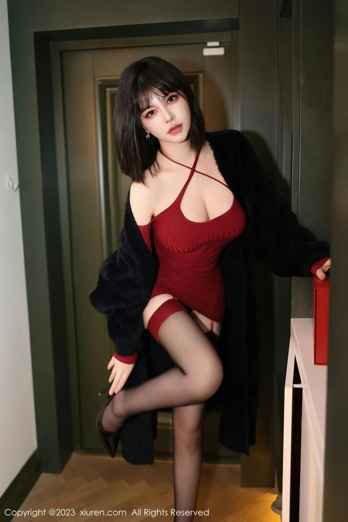 [[XiuRen秀人网]秀人网]No.6144_模特桃桃子红色收身连衣短露黑色蕾丝内衣秀曼妙身姿诱惑写真81P
