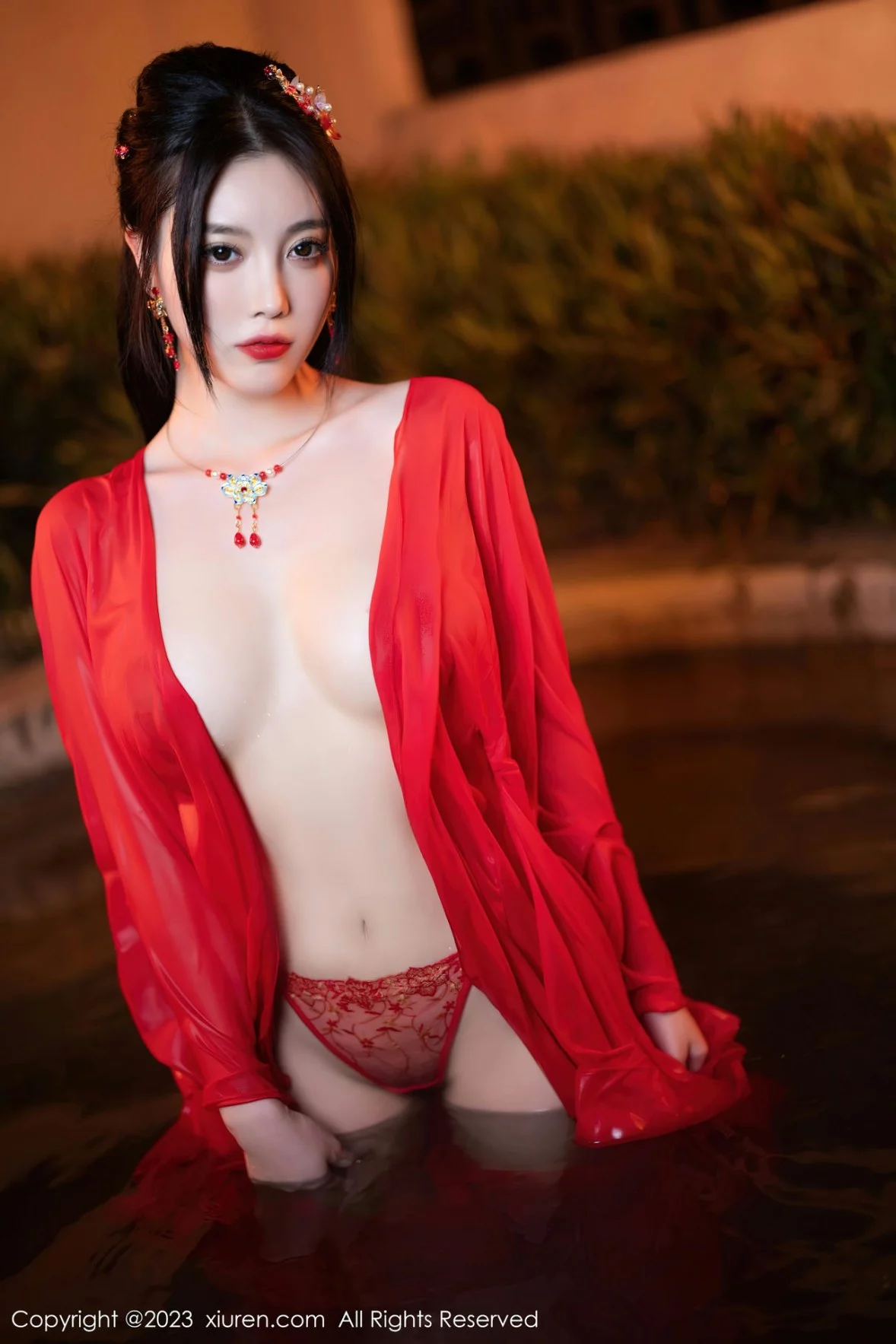 [[XiuRen秀人网]秀人网]No.6149_女神杨晨晨Yome温泉性感半透红色丝绸秀丰满身材惹火诱惑写真88P