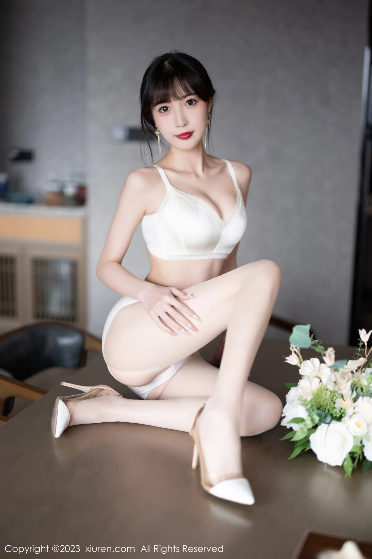 [[XiuRen秀人网]秀人网]No.6236_模特林星阑脱咖啡色连衣裙露白色蕾丝内衣配开档肉丝诱惑写真90P