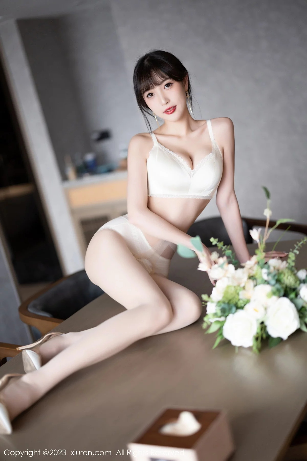 [[XiuRen秀人网]秀人网]No.6236_模特林星阑脱咖啡色连衣裙露白色蕾丝内衣配开档肉丝诱惑写真90P