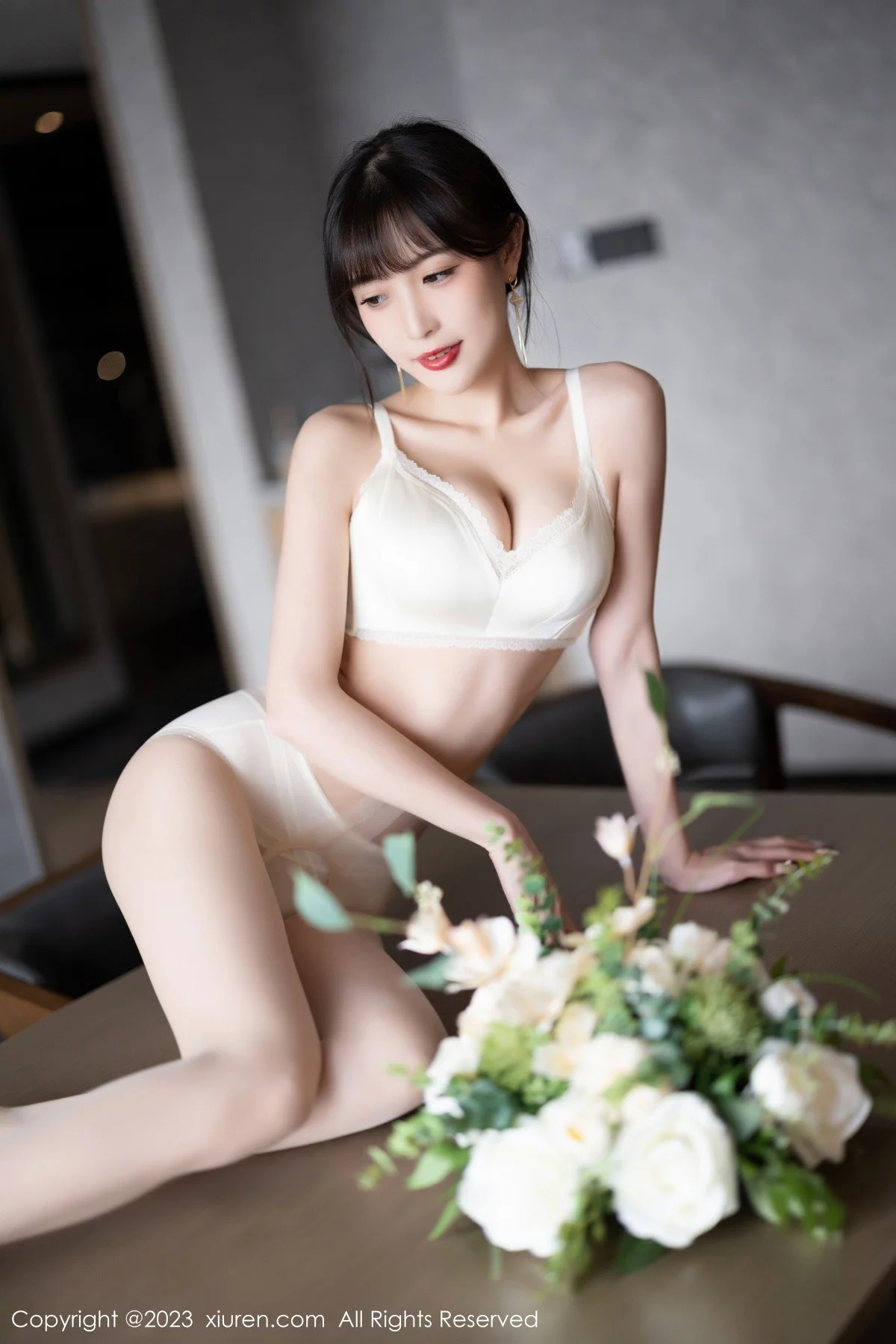 [[XiuRen秀人网]秀人网]No.6236_模特林星阑脱咖啡色连衣裙露白色蕾丝内衣配开档肉丝诱惑写真90P