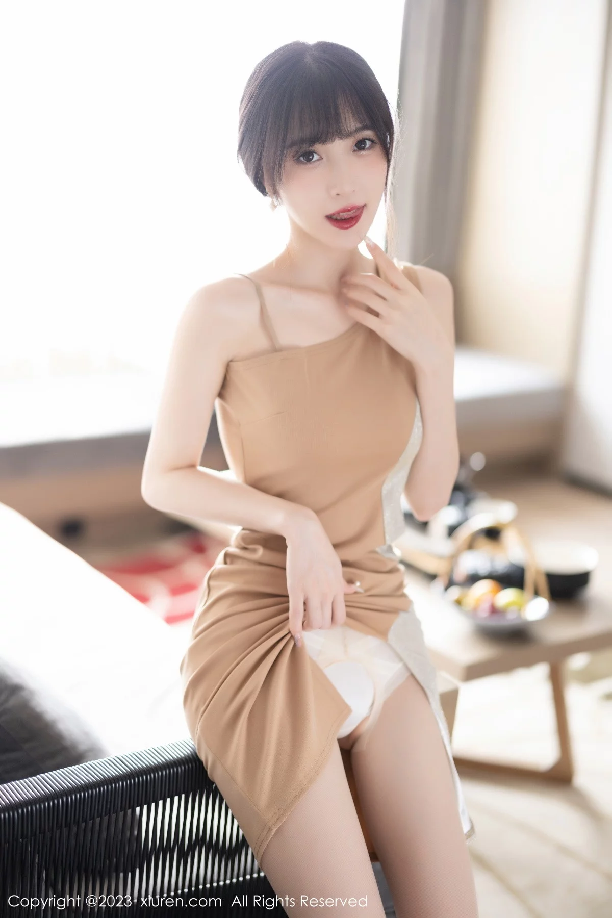 [[XiuRen秀人网]秀人网]No.6236_模特林星阑脱咖啡色连衣裙露白色蕾丝内衣配开档肉丝诱惑写真90P