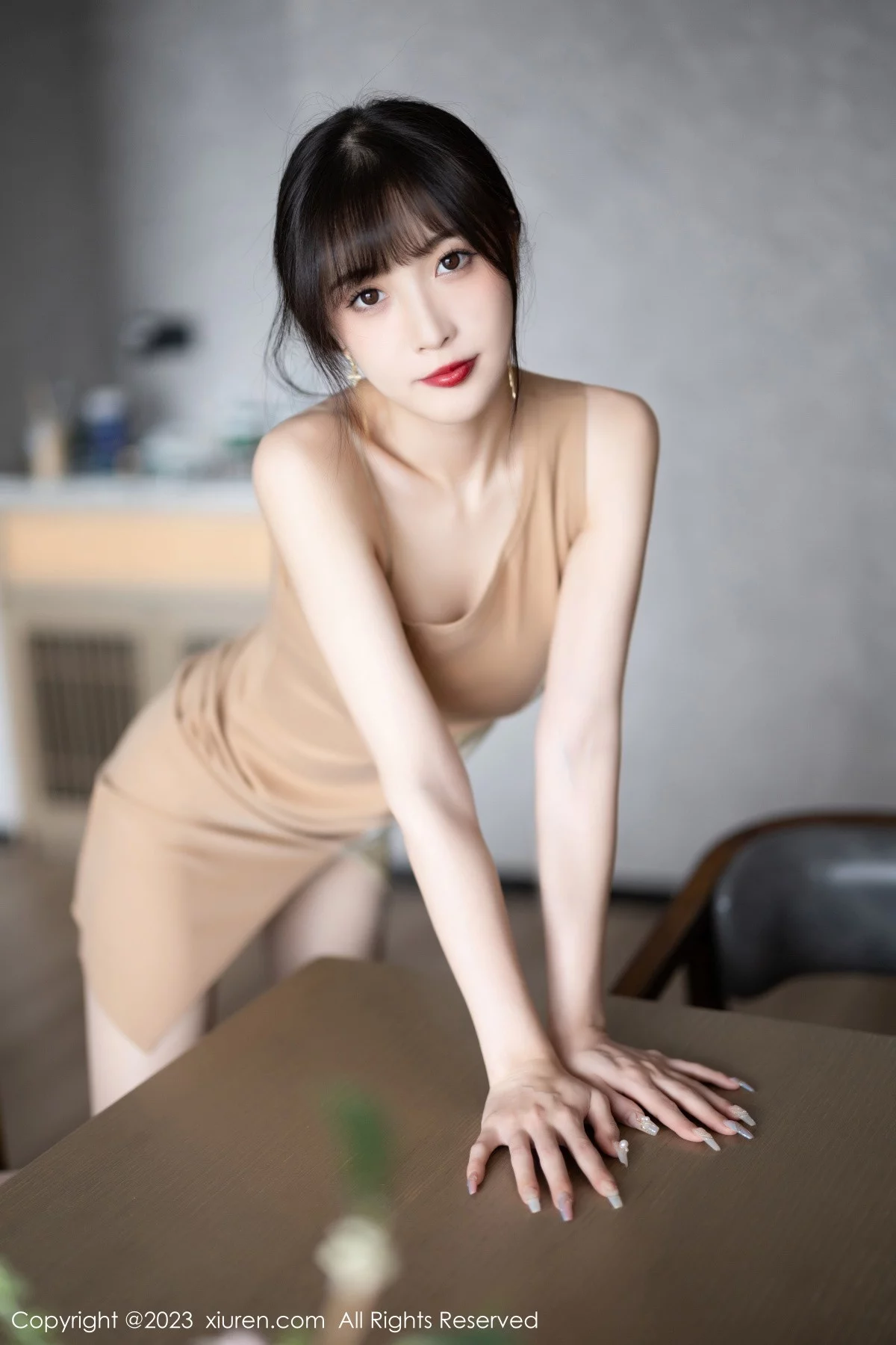 [[XiuRen秀人网]秀人网]No.6236_模特林星阑脱咖啡色连衣裙露白色蕾丝内衣配开档肉丝诱惑写真90P