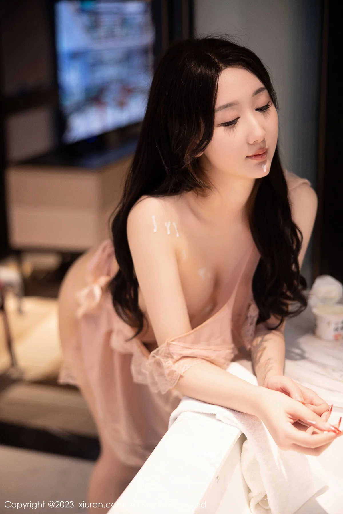 [[XiuRen秀人网]秀人网]No.6243_模特江真真浴室场景性感淡粉色蕾丝情趣服秀惹火身材诱惑写真78P