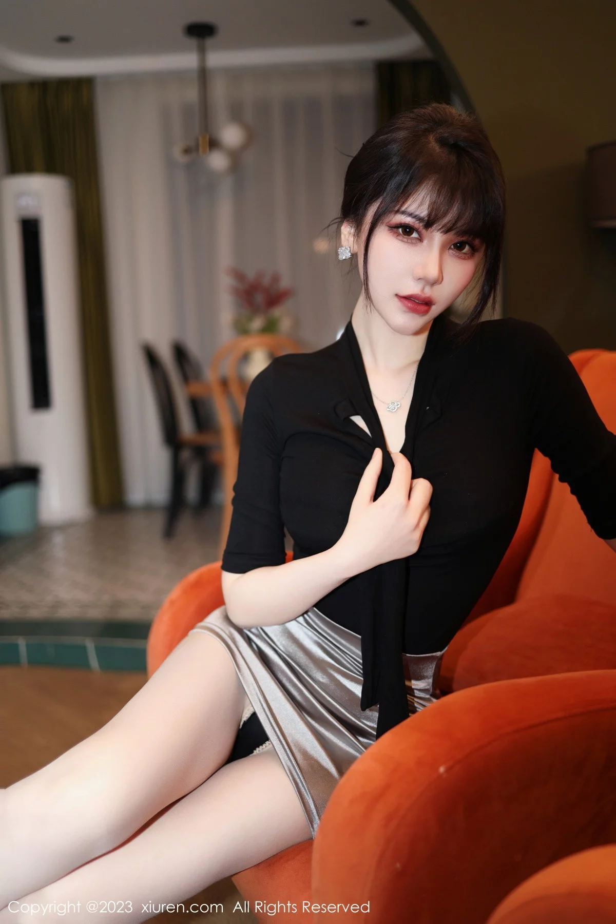 [[XiuRen秀人网]秀人网]No.6256_模特桃桃子闺蜜剧情主题性感黑白丝袜系列秀美腿迷人诱惑写真85P