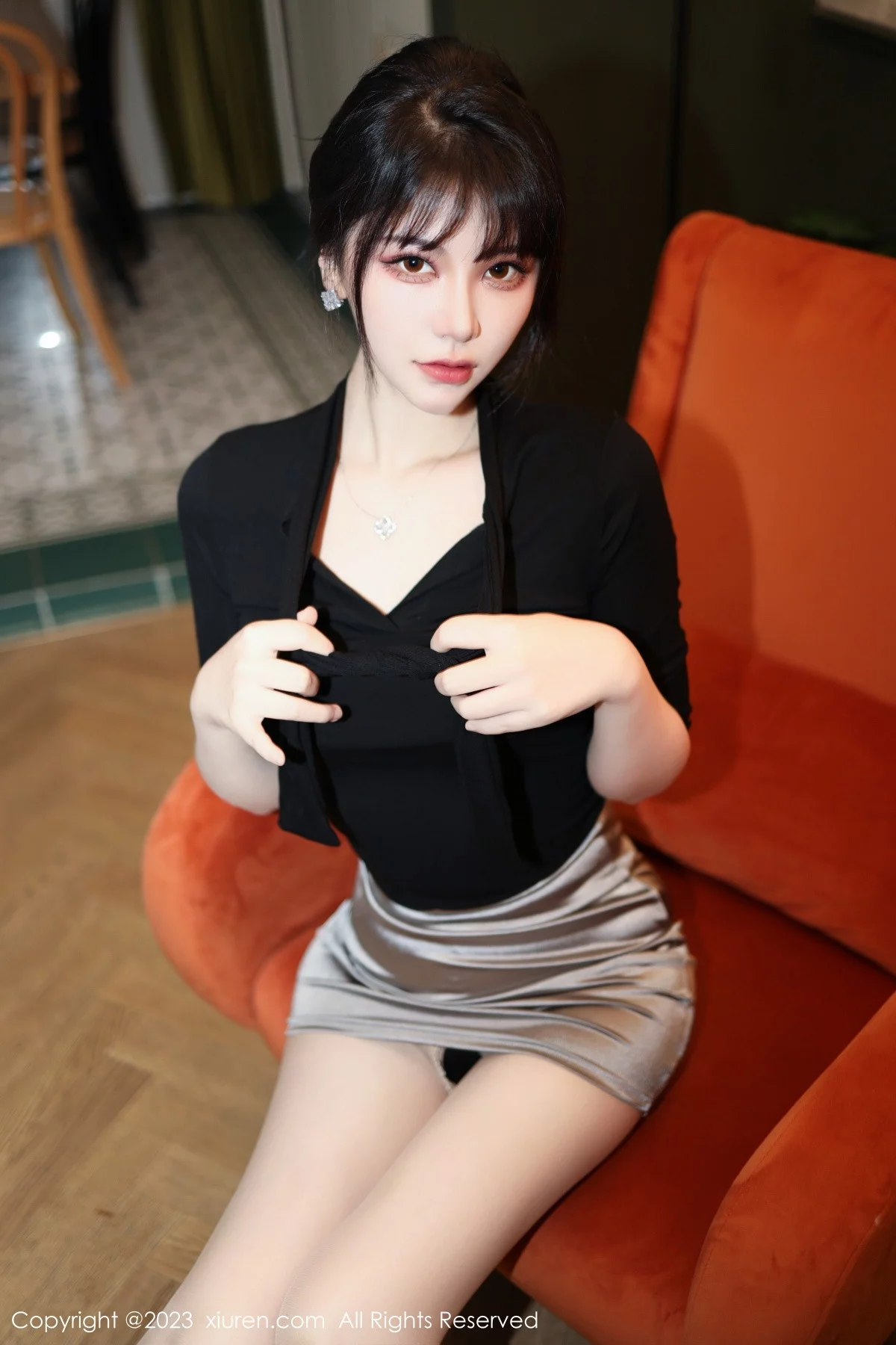 [[XiuRen秀人网]秀人网]No.6256_模特桃桃子闺蜜剧情主题性感黑白丝袜系列秀美腿迷人诱惑写真85P