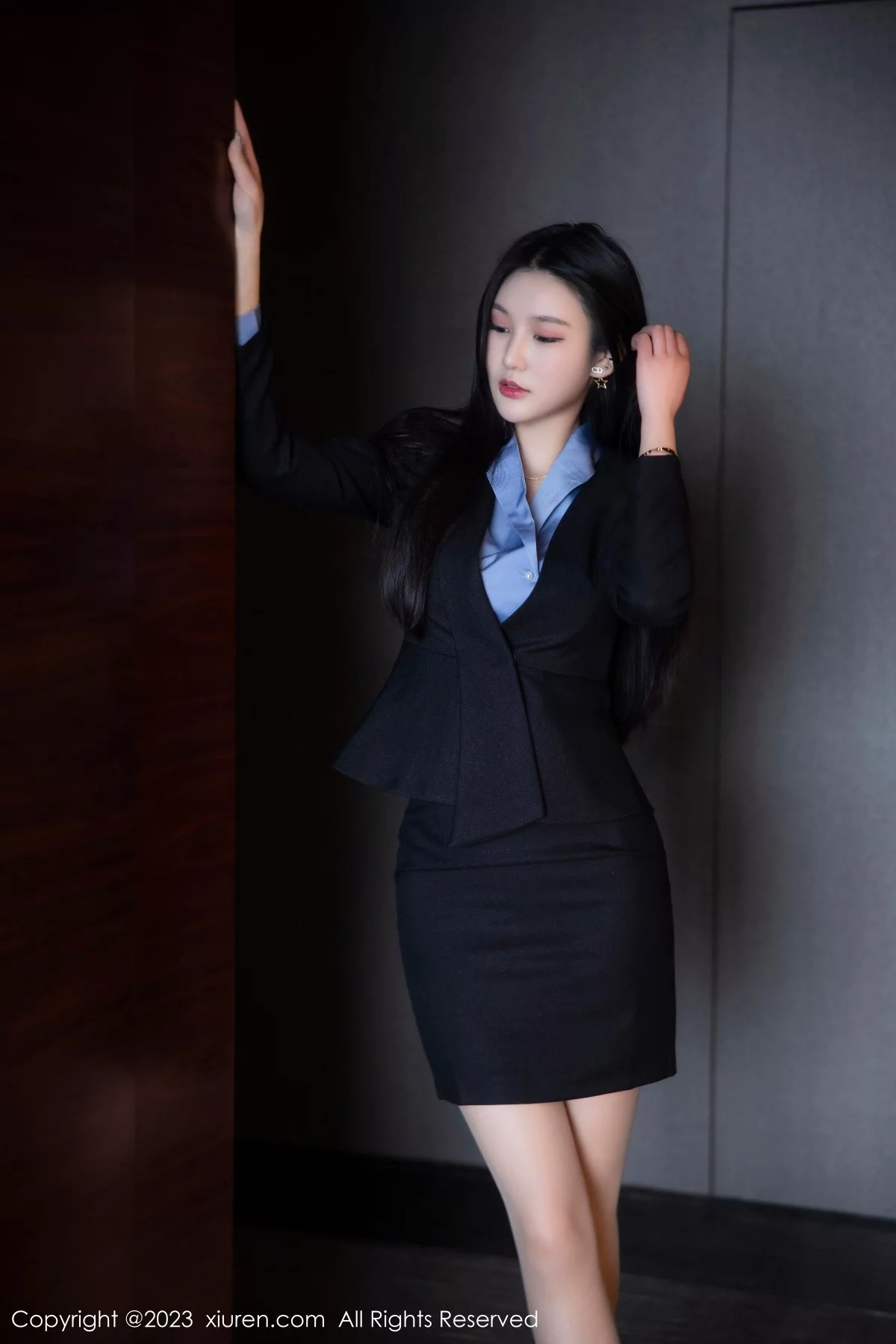 [[XiuRen秀人网]秀人网]No.6254_新人模特圆圆酱性感Ol装扮露黑色蕾丝内衣配原色丝袜诱惑写真86P