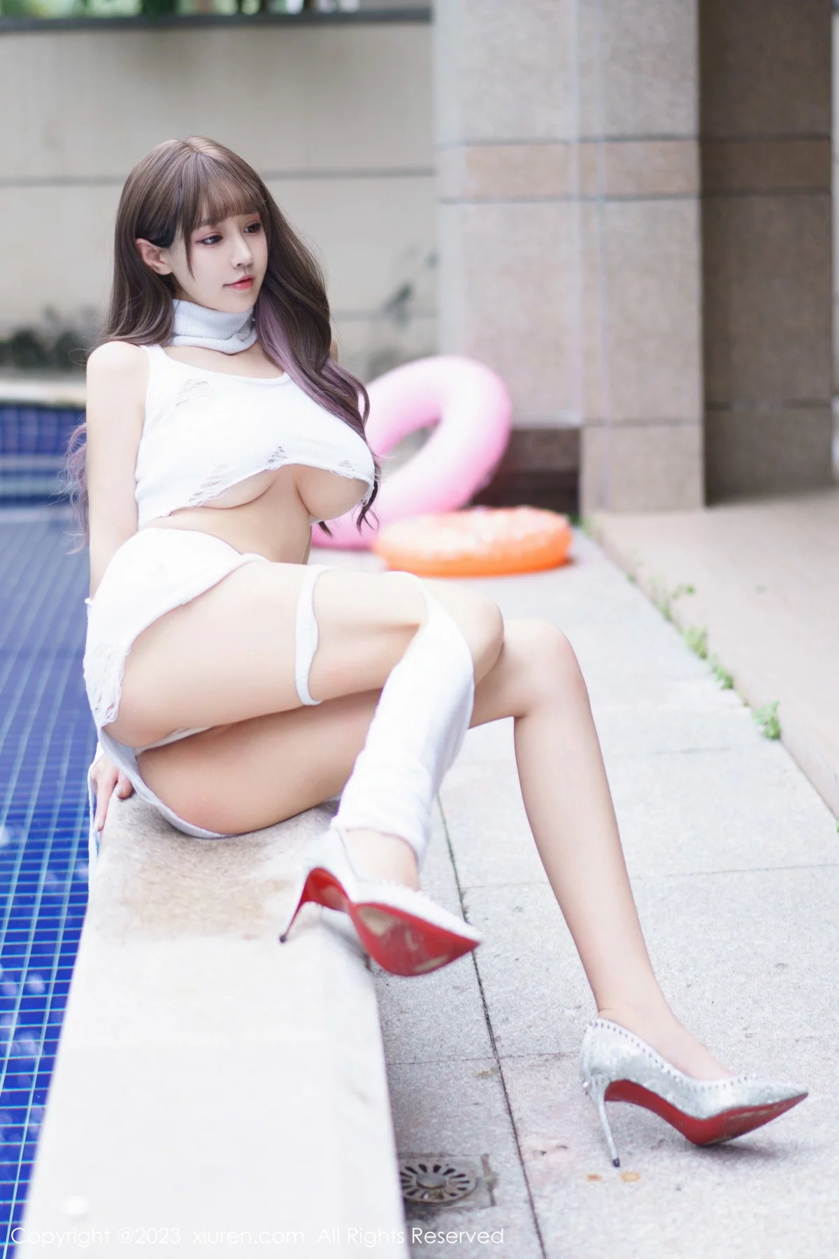 [[XiuRen秀人网]秀人网]No.6261_女神朱可儿Flora白色短款上衣配短裙秀雪峰美臀丰满诱惑写真80P