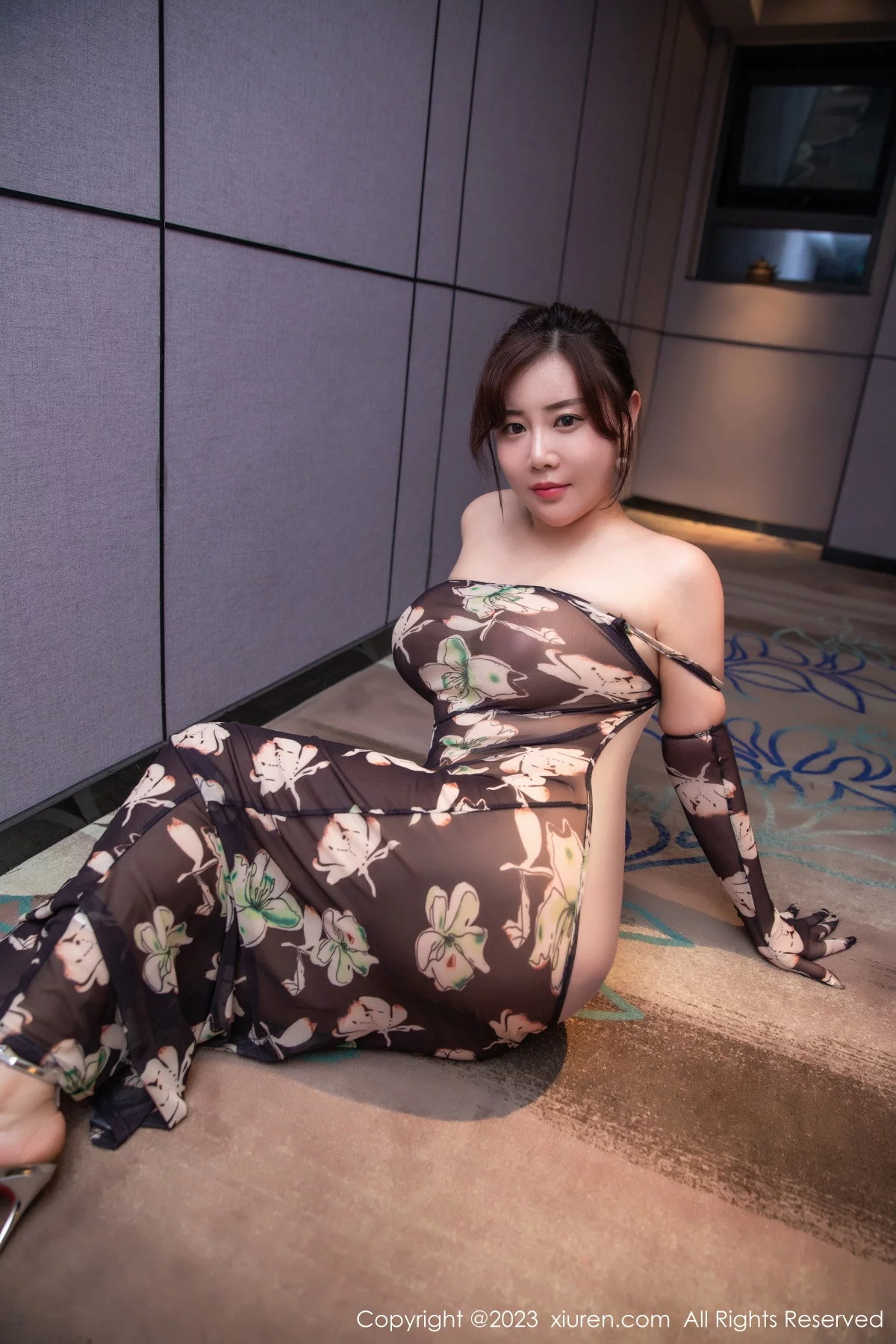 [[XiuRen秀人网]秀人网]No.6265_模特王婉悠Queen性感深褐色连衣长裙真空秀惹火身材诱惑写真50P