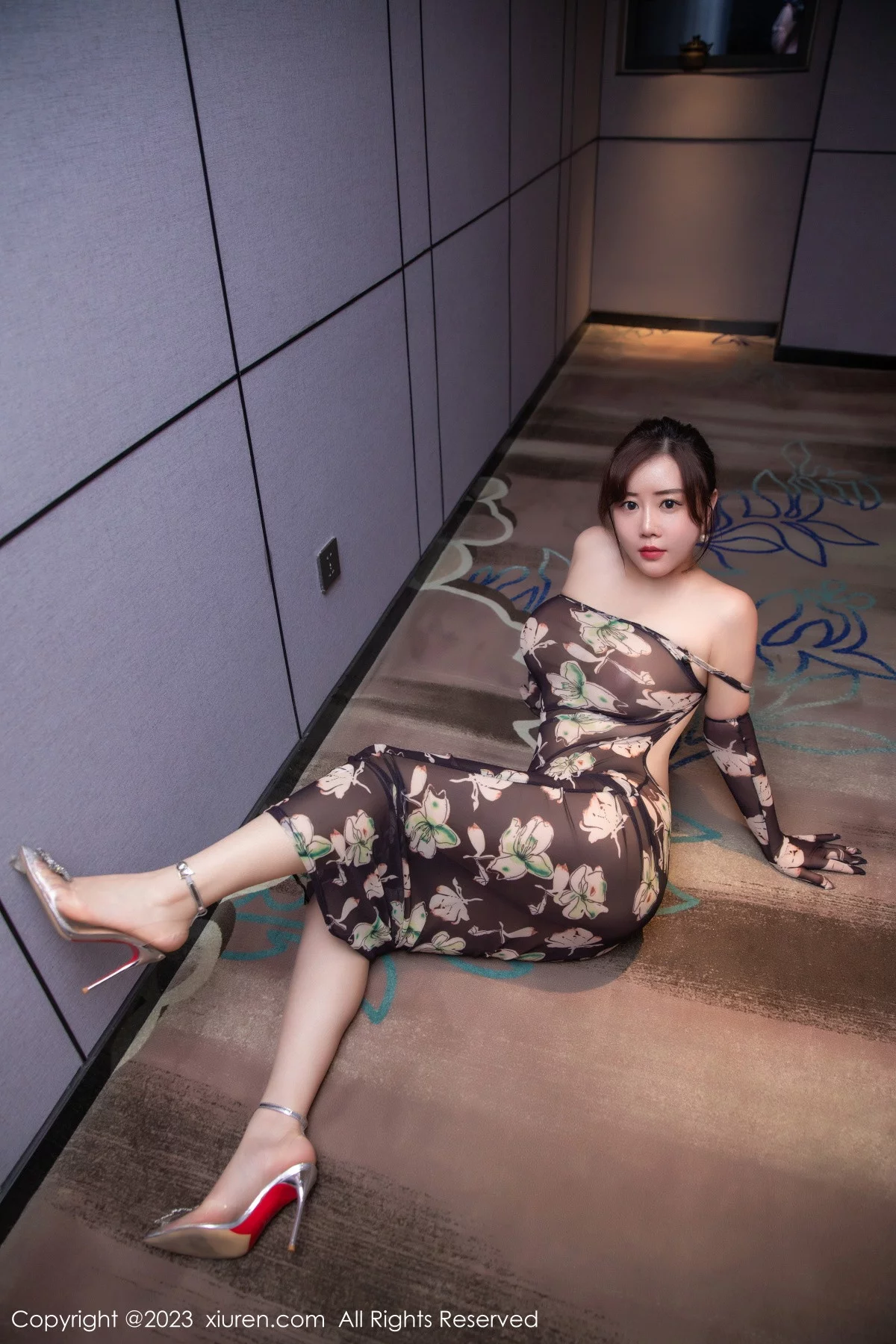 [[XiuRen秀人网]秀人网]No.6265_模特王婉悠Queen性感深褐色连衣长裙真空秀惹火身材诱惑写真50P