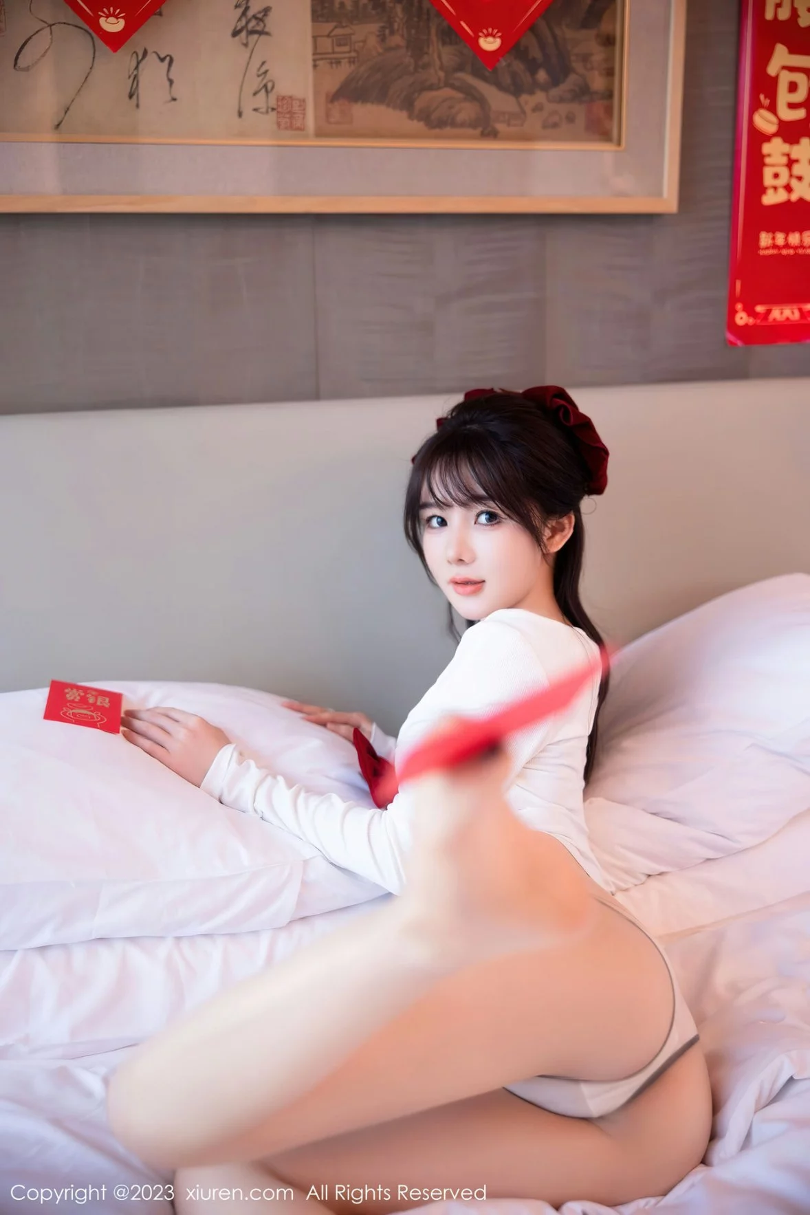 [[XiuRen秀人网]秀人网]No.6168_模特婠婠么新春主题私房床上脱低胸服饰秀绝美身材迷人诱惑写真84P