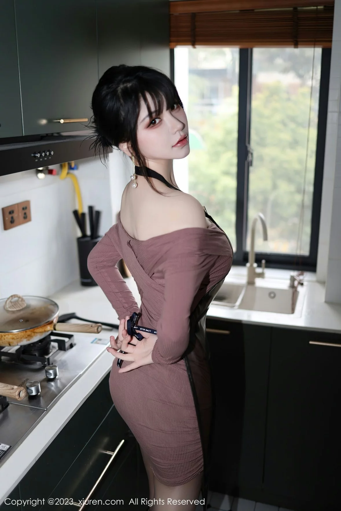 [[XiuRen秀人网]秀人网]No.6178_模特桃桃子_私房性感厨娘装扮超薄无内肉丝秀翘臀美腿诱惑写真82P