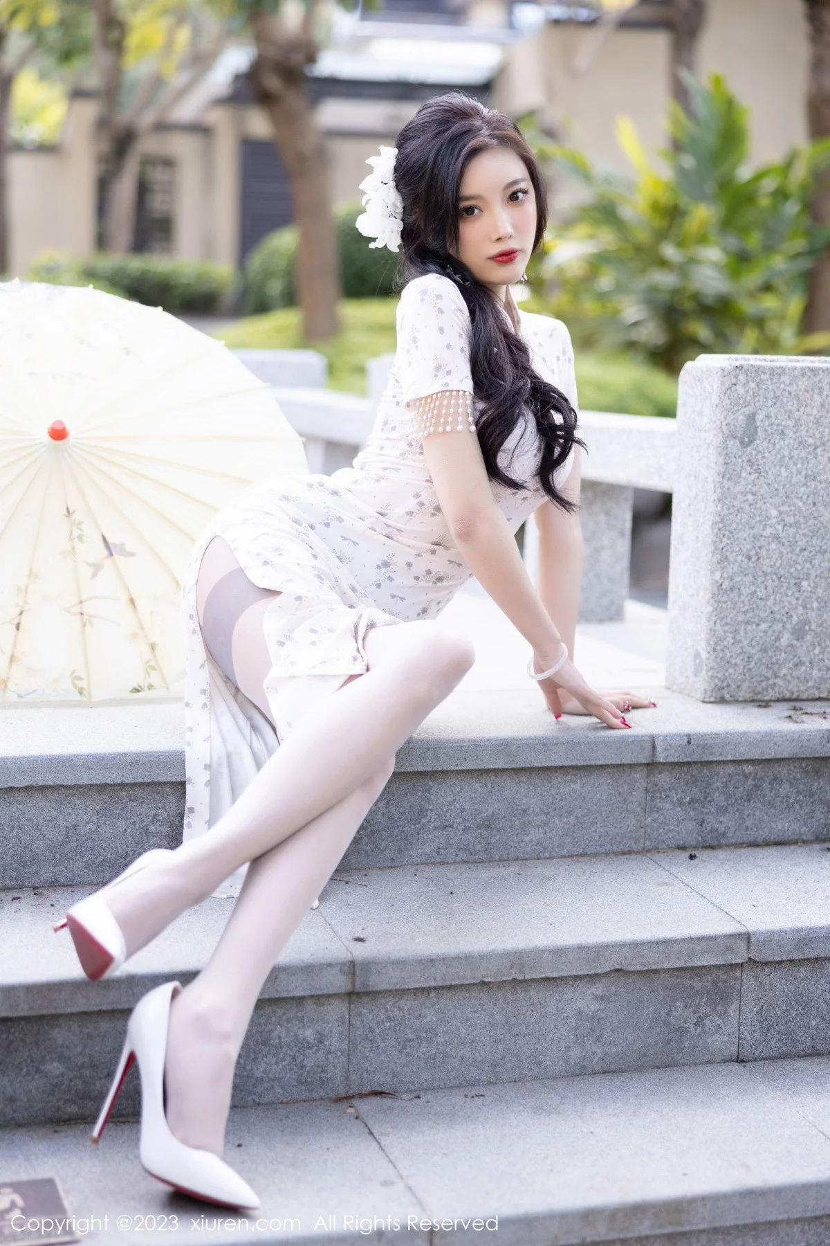 [[XiuRen秀人网]秀人网]No.6186_女神杨晨晨Yome白色带图案旗袍露性感灰色内衣完美诱惑写真86P