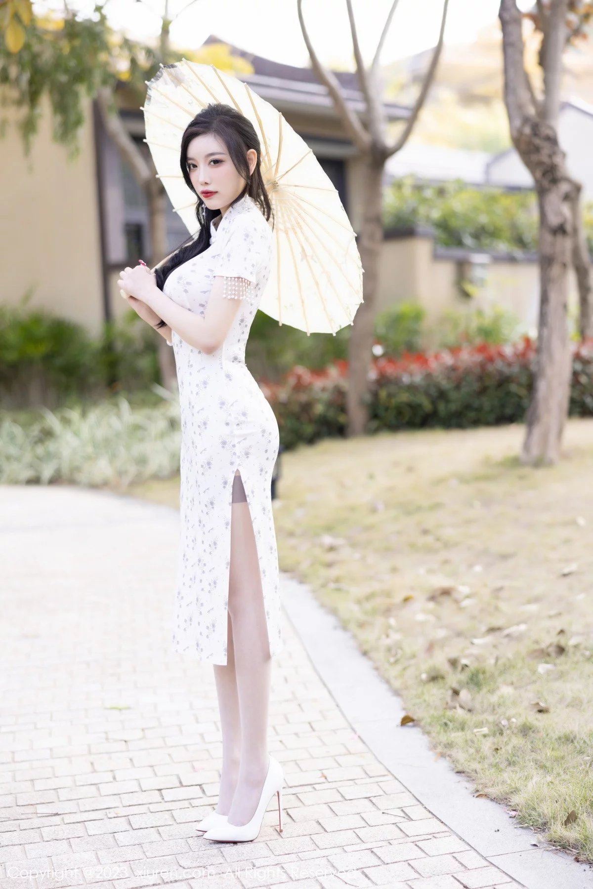 [[XiuRen秀人网]秀人网]No.6186_女神杨晨晨Yome白色带图案旗袍露性感灰色内衣完美诱惑写真86P