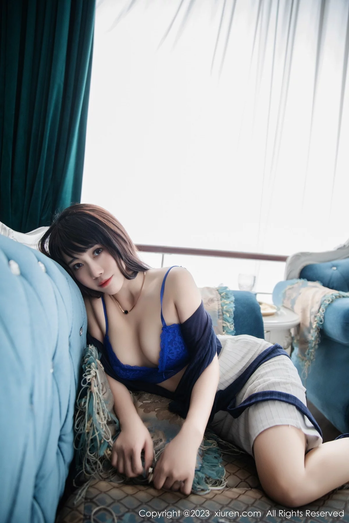 [[XiuRen秀人网]秀人网]No.6272_模特严利娅Yuliya蓝色上衣配白短裙露蓝色内衣超薄肉丝诱惑写真63P