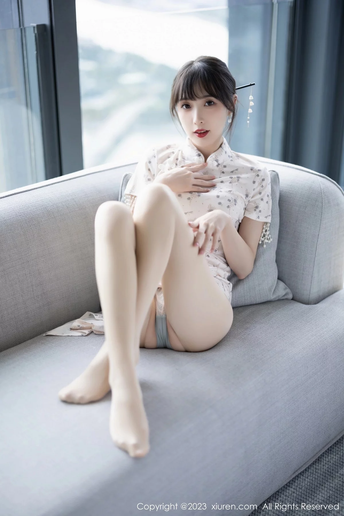 [[XiuRen秀人网]秀人网]No.6346_模特林星阑海南旅拍性感浅色短款旗袍露浅粉色蕾丝内衣迷人写真85P