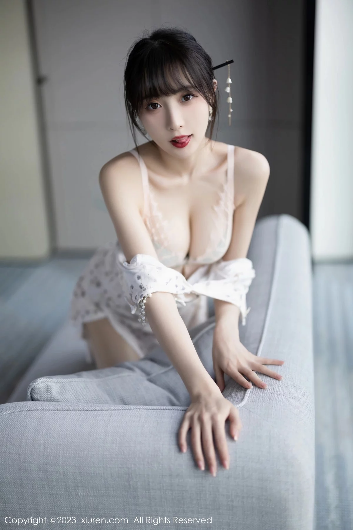 [[XiuRen秀人网]秀人网]No.6346_模特林星阑海南旅拍性感浅色短款旗袍露浅粉色蕾丝内衣迷人写真85P