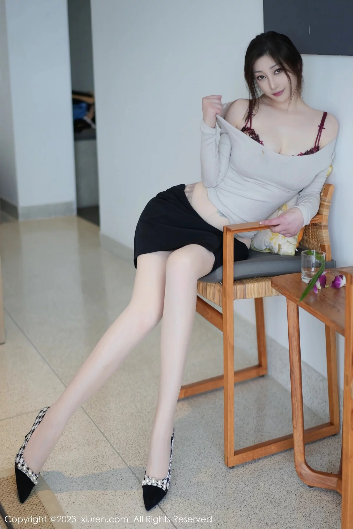 [[XiuRen秀人网]秀人网]No.6351_女神妲己_Toxic半脱露性感红色内衣配原色丝袜秀翘臀诱惑写真80P