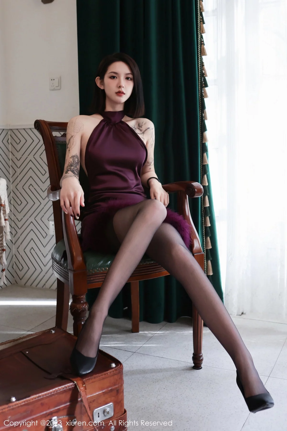 [[XiuRen秀人网]秀人网]No.6280_模特乔一一性感紫色连衣裙配超薄黑丝秀曼妙身姿迷人诱惑写真71P