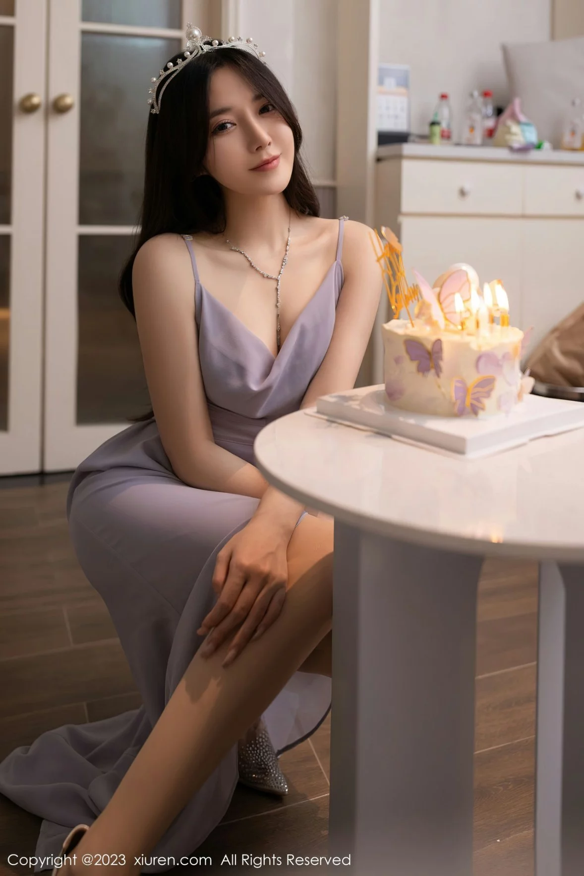 [[XiuRen秀人网]秀人网]No.6286_模特鱼子酱Fish生日篇主题紫灰色连衣长裙秀曼妙身姿迷人写真83P