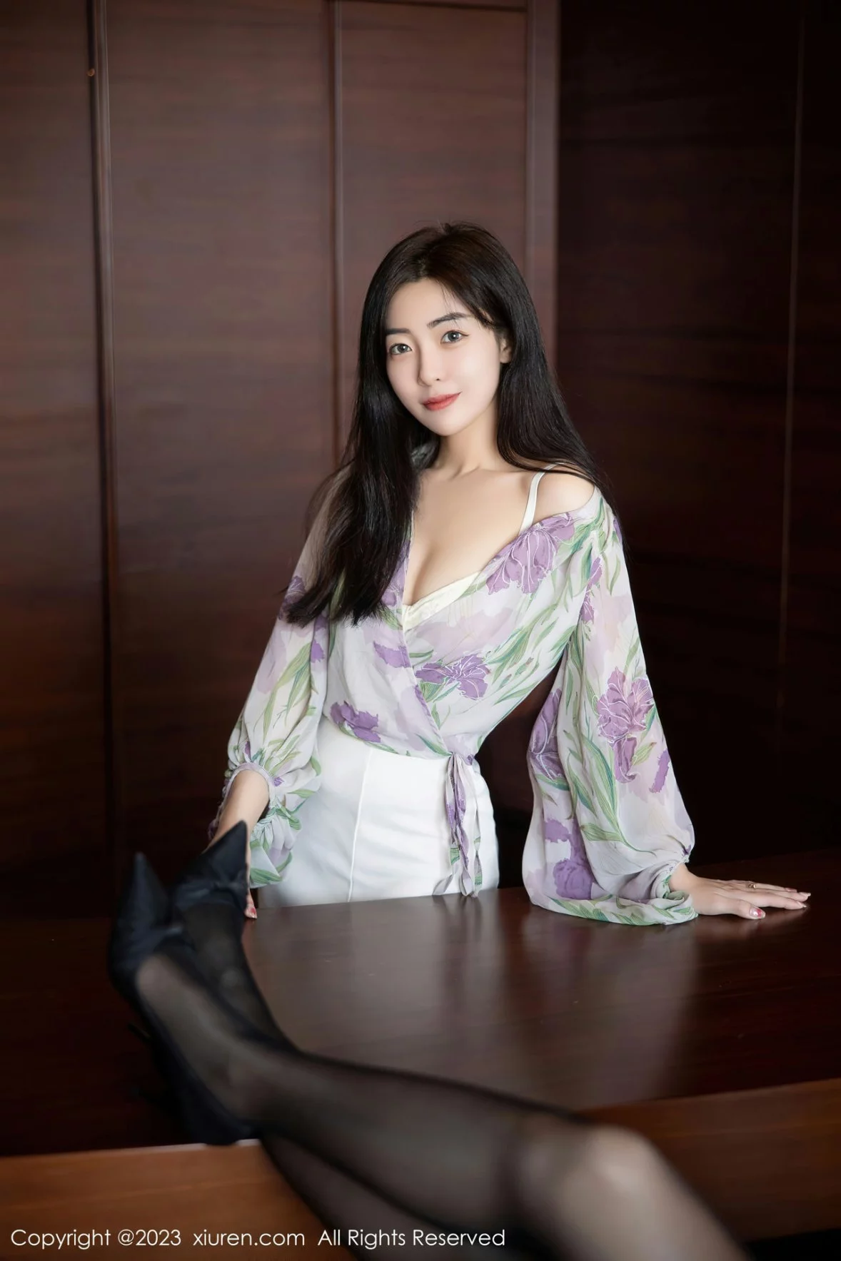 [[XiuRen秀人网]秀人网]No.6279_新人模特星子柒kiki组合拍摄半脱露白色内衣配原色丝袜性感写真111P