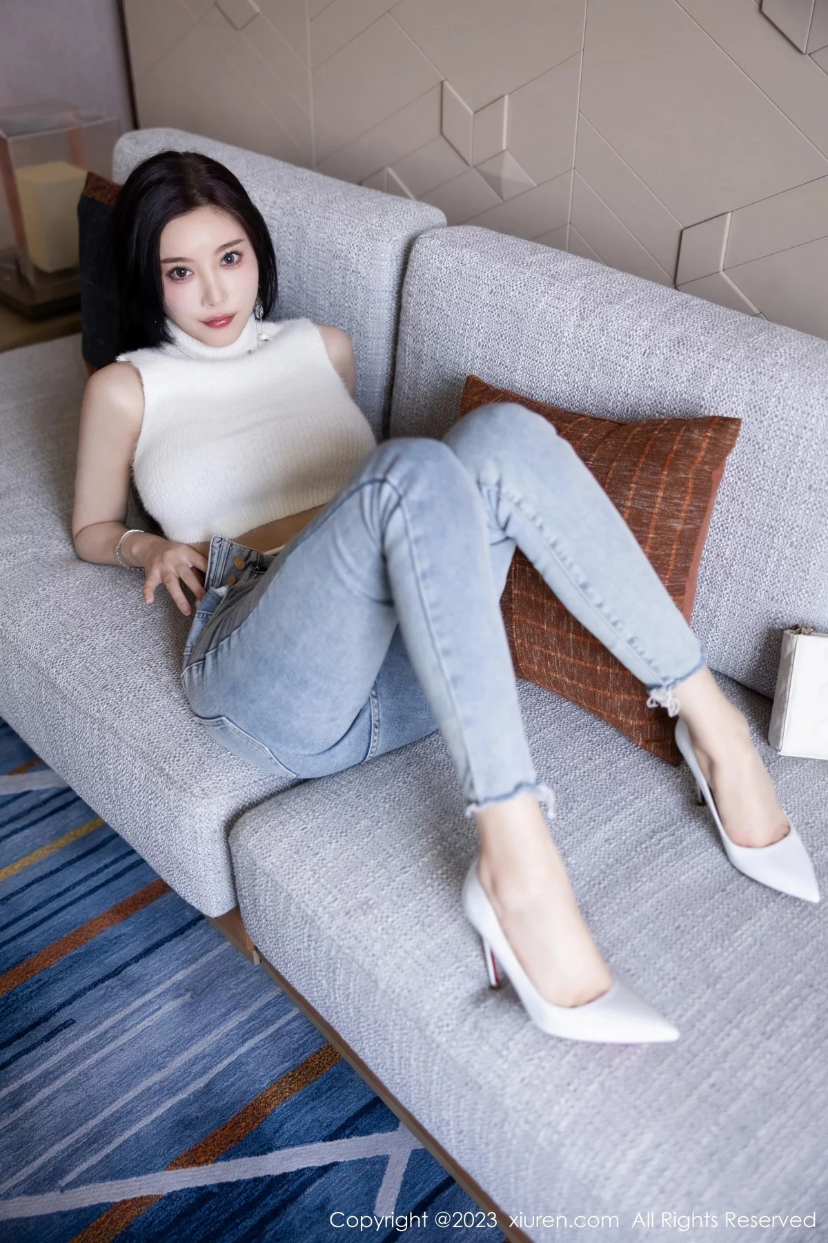 [[XiuRen秀人网]秀人网]No.6377_女神杨晨晨Yome白色短款上衣配牛仔裤秀丰腴身材完美诱惑写真80P
