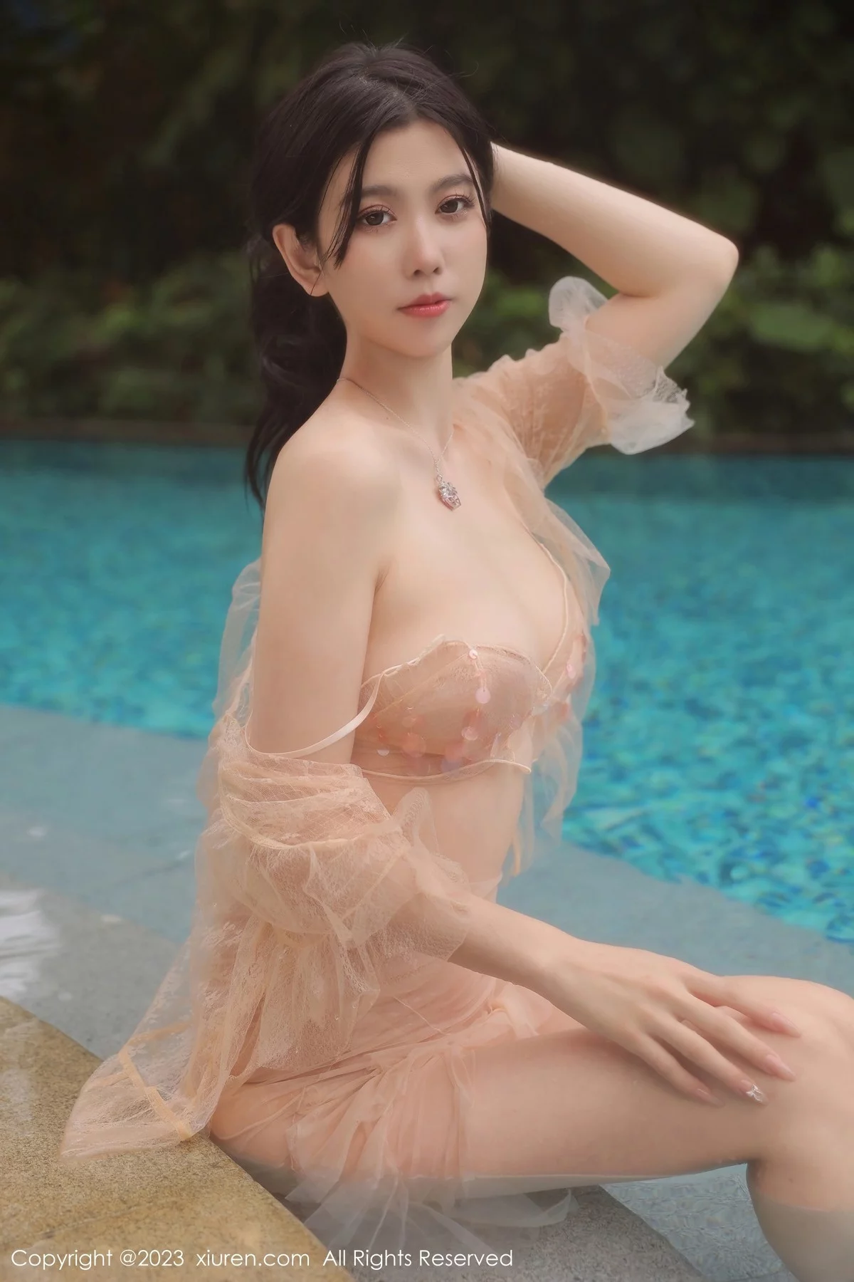 [[XiuRen秀人网]秀人网]No.6370_模特李雅柔泳池场景性感浅色薄透连衣长裙秀完美身材诱惑写真55P