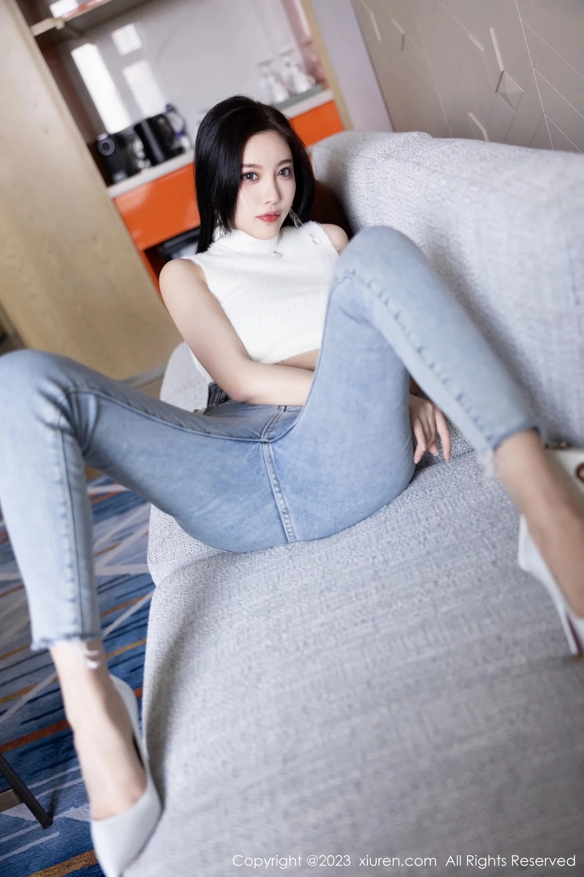 [[XiuRen秀人网]秀人网]No.6377_女神杨晨晨Yome白色短款上衣配牛仔裤秀丰腴身材完美诱惑写真80P
