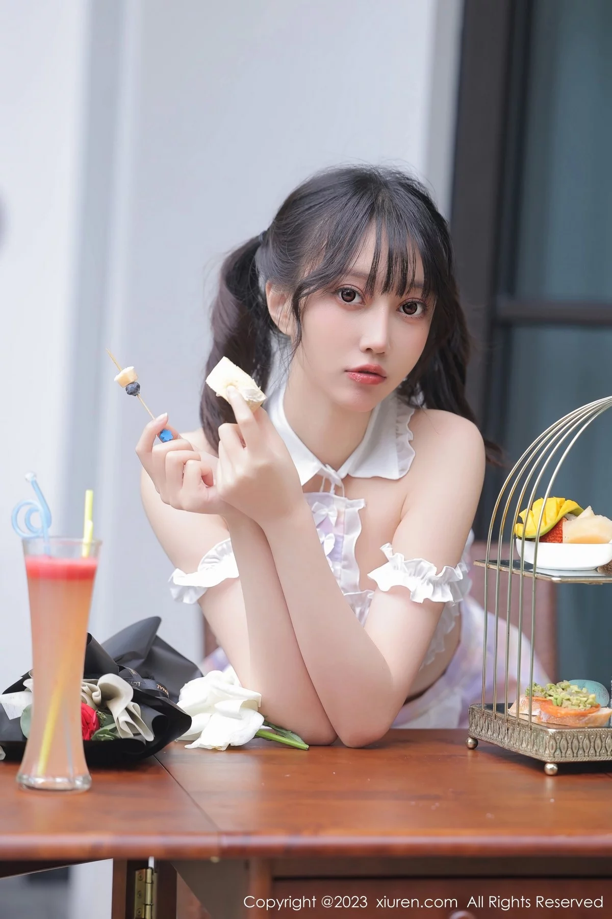 [[XiuRen秀人网]秀人网]No.6392_模特玥儿玥er万宁旅拍脱性感格子短裙露粉色内裤迷人诱惑写真52P