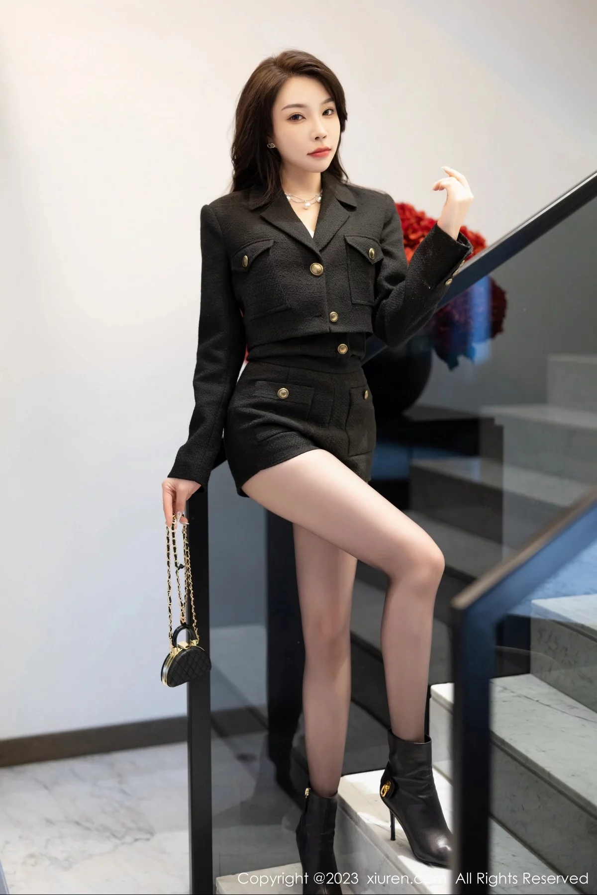 [[XiuRen秀人网]秀人网]No.6399_女神徐莉芝Booty脱黑色服饰露性感黑色轻透薄纱内衣诱惑写真90P