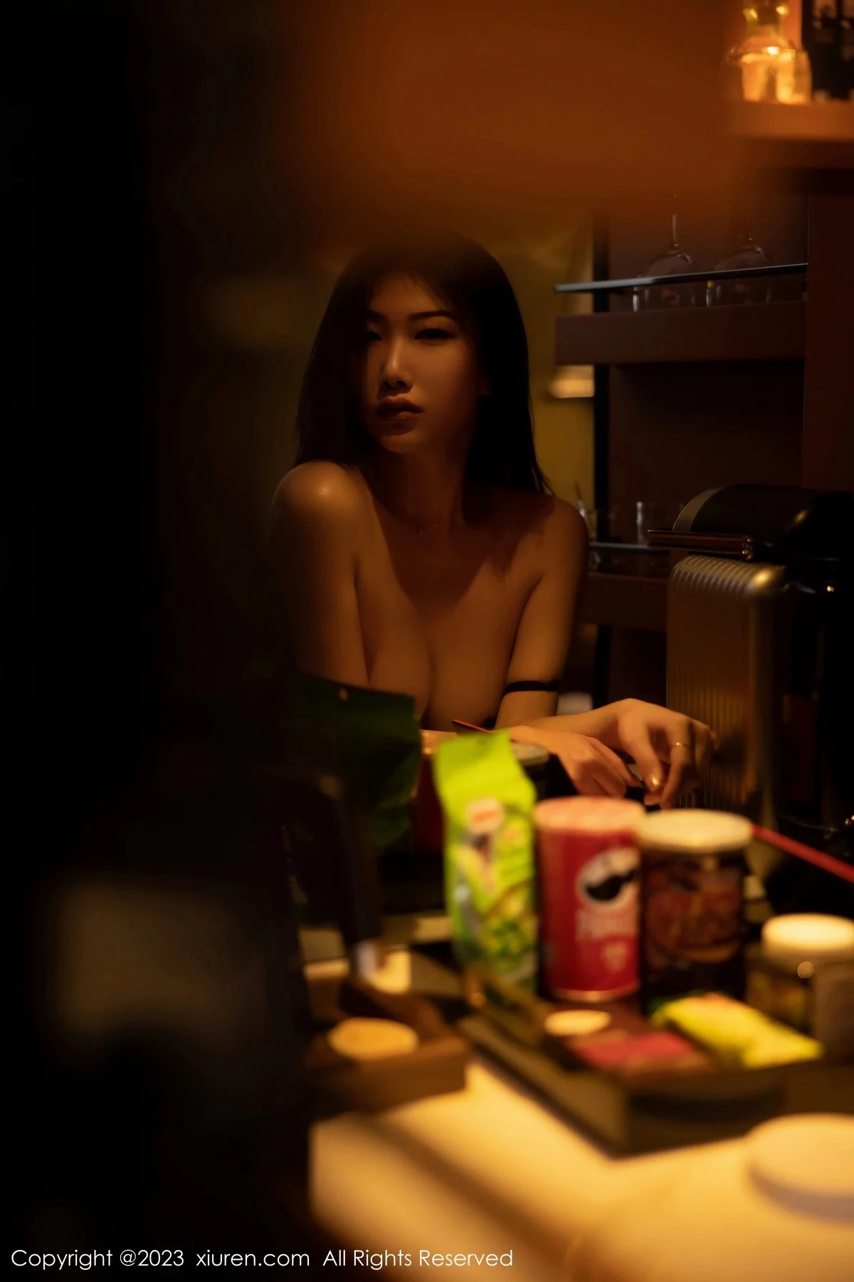 [[XiuRen秀人网]秀人网]No.6418_模特李佳芮cherie深色条纹服配短裙露黑色蕾丝情趣内衣诱惑写真75P