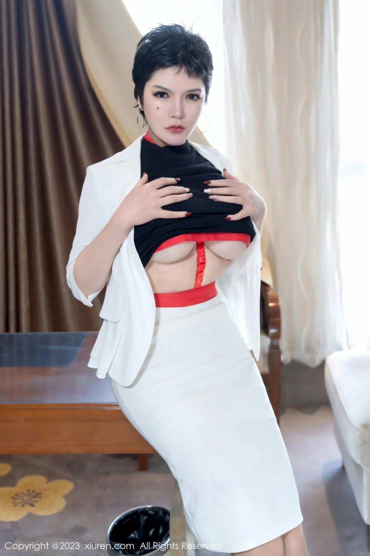 [[XiuRen秀人网]秀人网]No.6415_大美妞伊丽莎有点白脱白色外衣露性感红色情趣内衣惹火诱惑写真63P