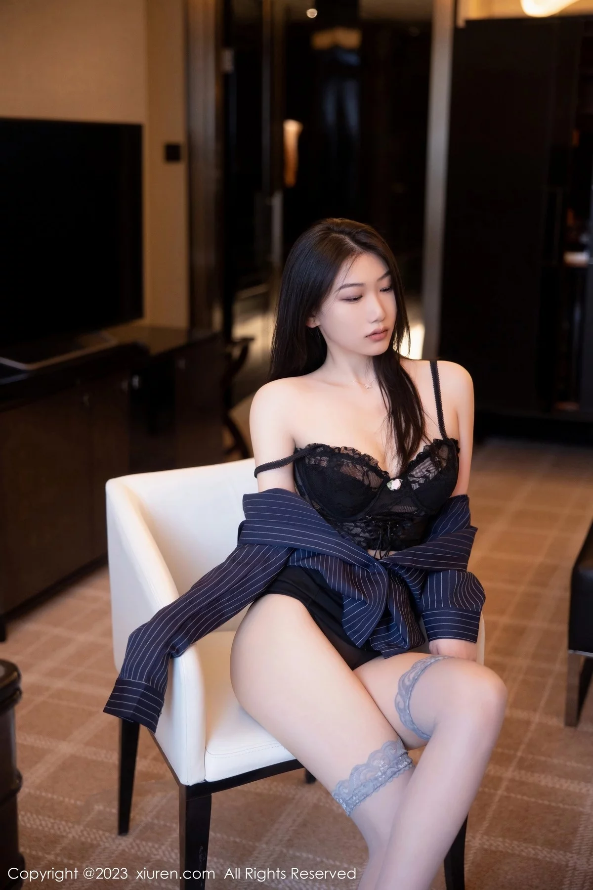 [[XiuRen秀人网]秀人网]No.6418_模特李佳芮cherie深色条纹服配短裙露黑色蕾丝情趣内衣诱惑写真75P