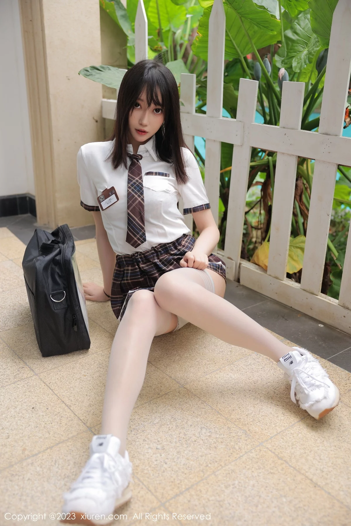 [[XiuRen秀人网]秀人网]No.6292_模特玥儿玥er性感学妹制服半脱露豹纹内衣秀完美身材诱惑写真67P