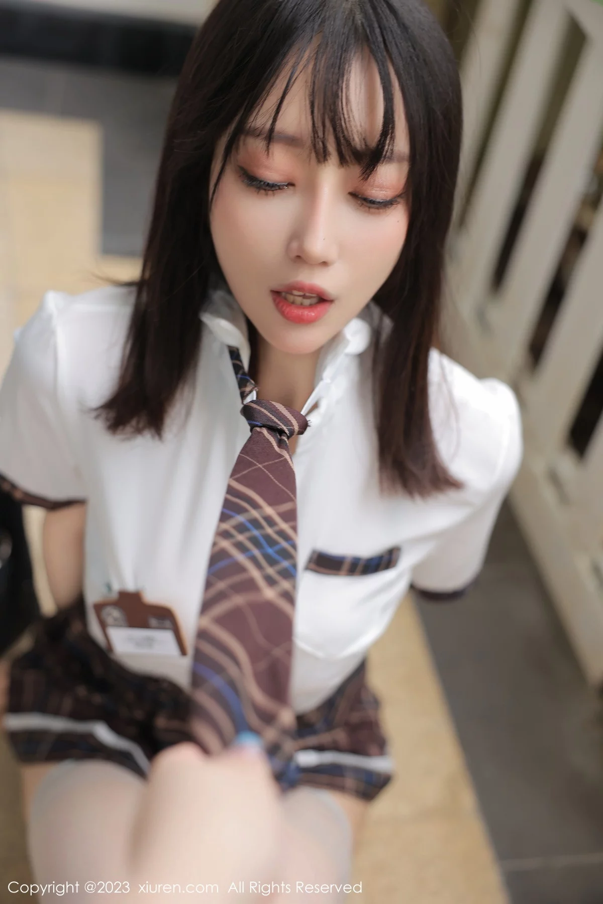 [[XiuRen秀人网]秀人网]No.6292_模特玥儿玥er性感学妹制服半脱露豹纹内衣秀完美身材诱惑写真67P