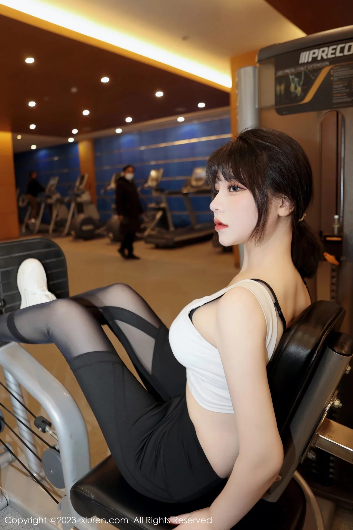 [[XiuRen秀人网]秀人网]No.6289_模特桃桃子白色短款上衣配瑜伽裤半脱露性感内衣完美诱惑写真80P