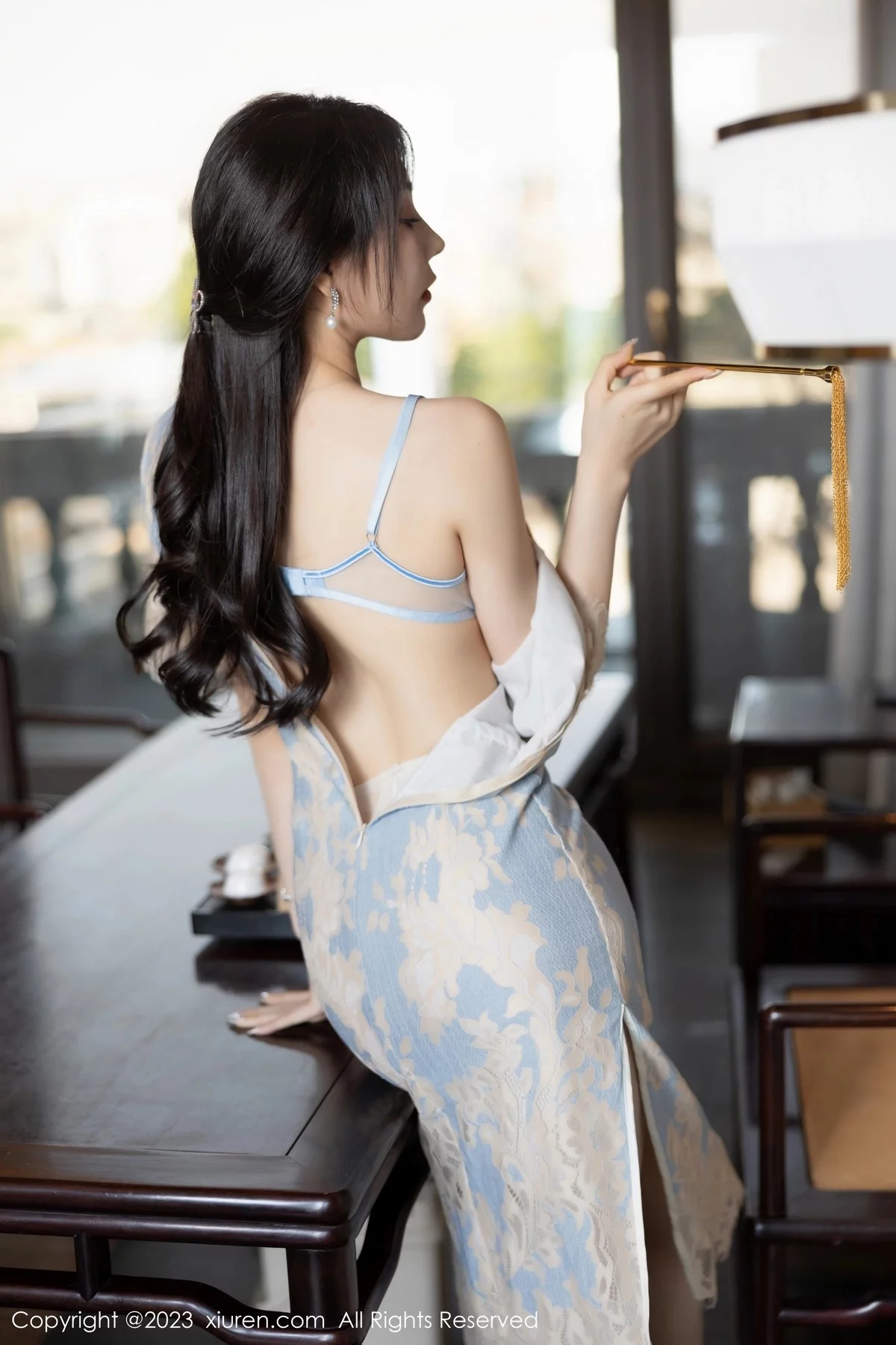 [[XiuRen秀人网]秀人网]No.6434_女神徐莉芝Booty脱浅色旗袍露蓝浅色蕾丝内衣开档肉丝诱惑写真87P
