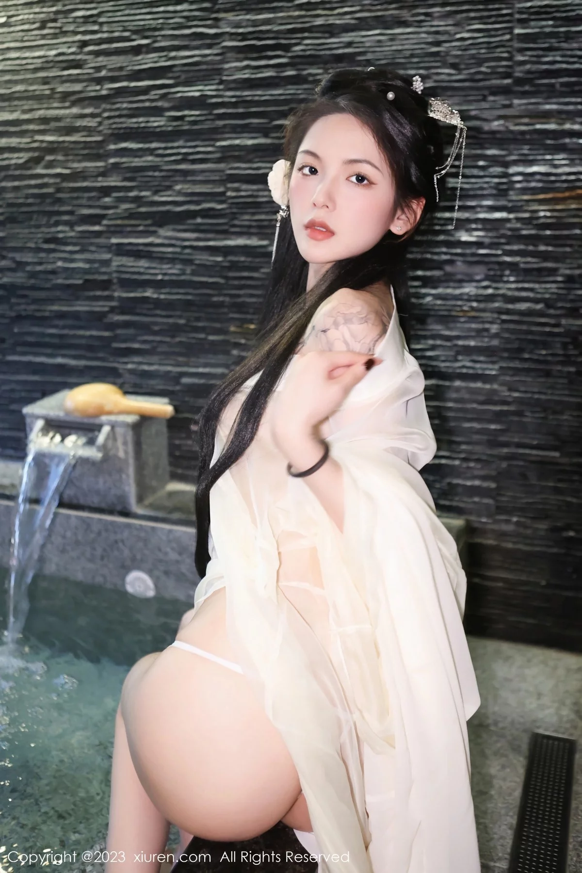 [[XiuRen秀人网]秀人网]No.6430_模特乔一一温泉浴池白纱轻透古装服饰秀惹火身材极致诱惑写真82P