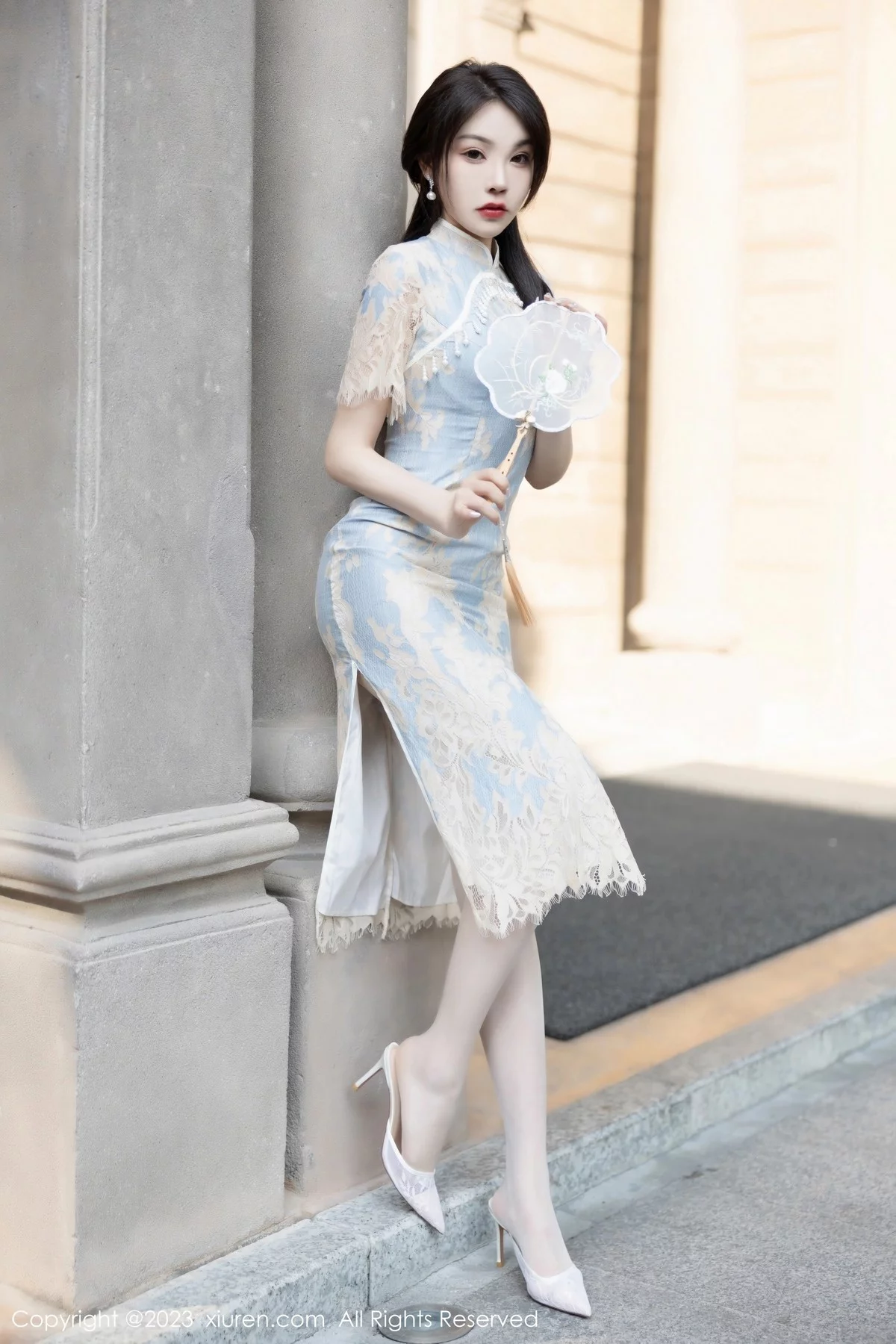 [[XiuRen秀人网]秀人网]No.6434_女神徐莉芝Booty脱浅色旗袍露蓝浅色蕾丝内衣开档肉丝诱惑写真87P