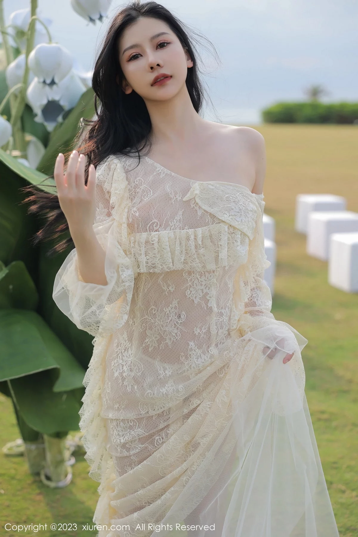 [[XiuRen秀人网]秀人网]No.6303_模特尹甜甜海南旅拍性感白色蕾丝婚纱透视秀完美身材诱惑写真54P
