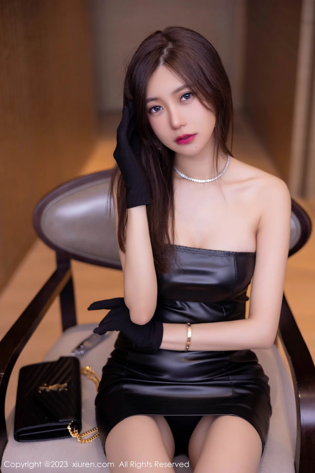 [[XiuRen秀人网]秀人网]No.6320_女神绮里嘉ula性感黑色皮质连衣短裙半撩秀翘臀美腿诱惑写真87P