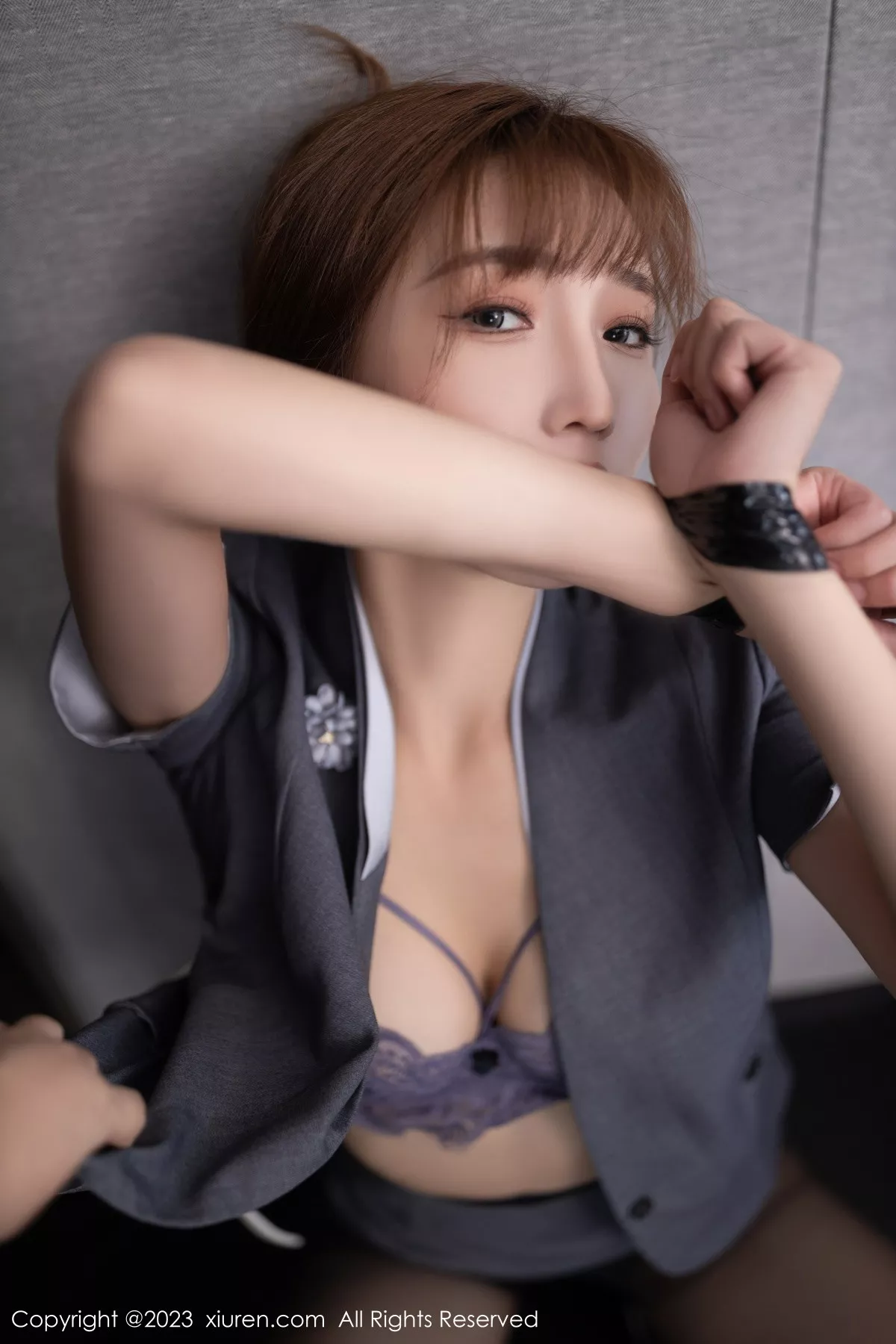 [[XiuRen秀人网]秀人网]No.7423_模特陆萱萱捆绑主题性感深灰色Ol服饰露紫灰蕾丝内衣诱惑写真80P