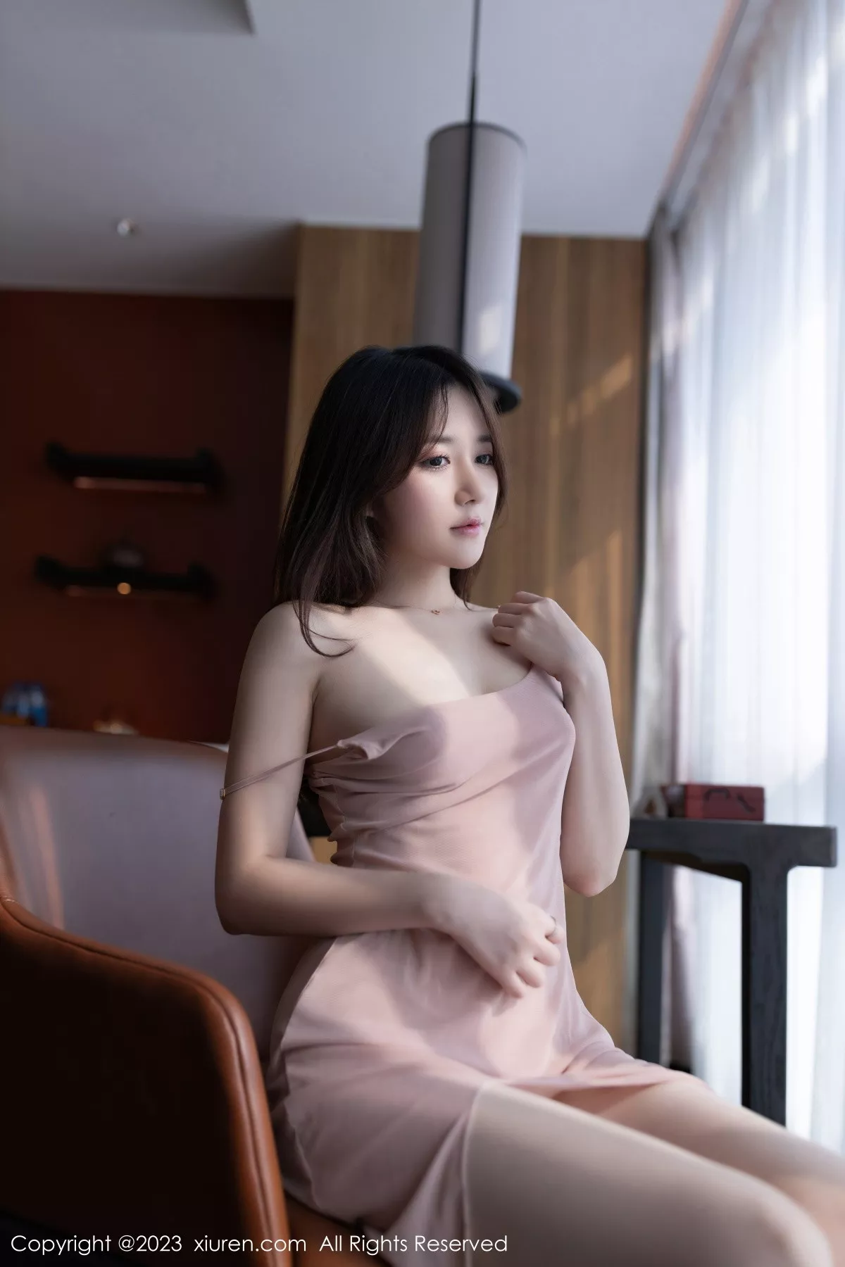 [[XiuRen秀人网]秀人网]No.7429_模特鱼子酱Fish性感粉桃吊带裙配原色丝袜秀曼妙身姿诱惑写真80P