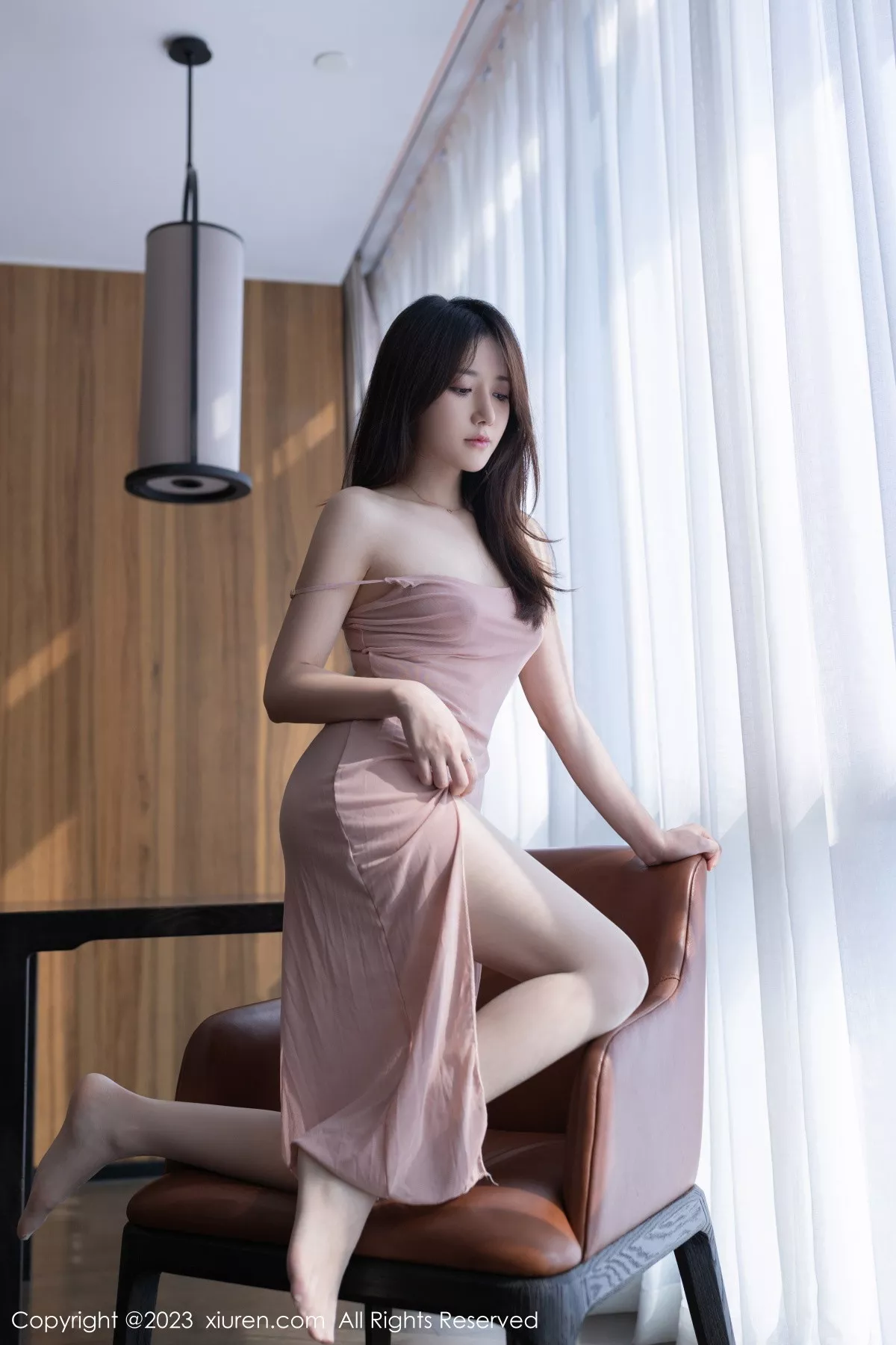 [[XiuRen秀人网]秀人网]No.7429_模特鱼子酱Fish性感粉桃吊带裙配原色丝袜秀曼妙身姿诱惑写真80P