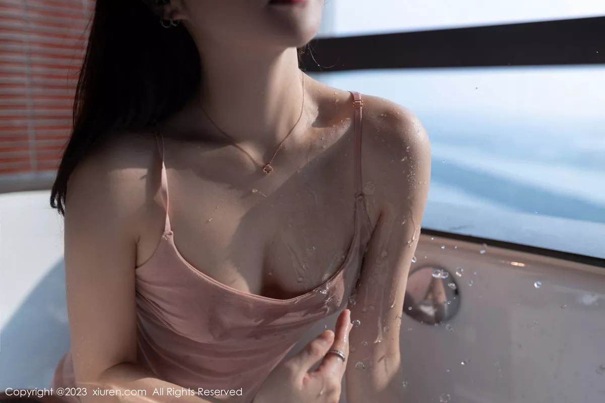 [[XiuRen秀人网]秀人网]No.7429_模特鱼子酱Fish性感粉桃吊带裙配原色丝袜秀曼妙身姿诱惑写真80P
