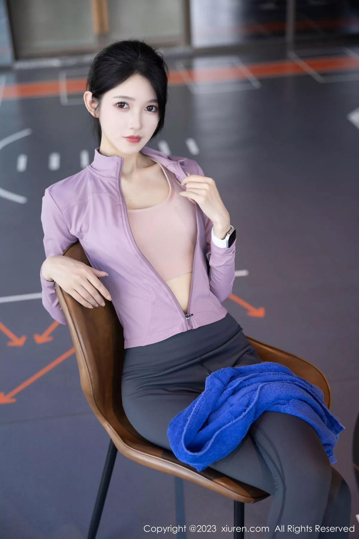 [[XiuRen秀人网]秀人网]No.7438_模特程程程健身房紫灰色上衣配灰色运动裤秀曼妙身姿诱惑写真84P