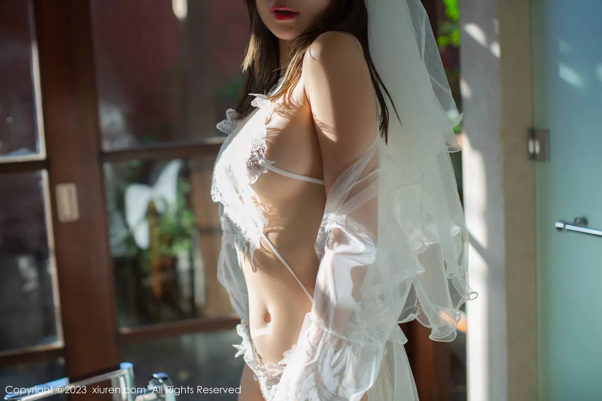 [[XiuRen秀人网]秀人网]No.7456_模特绮里嘉ula性感白色婚纱服饰配白色丝袜秀惹火身材诱惑写真80P