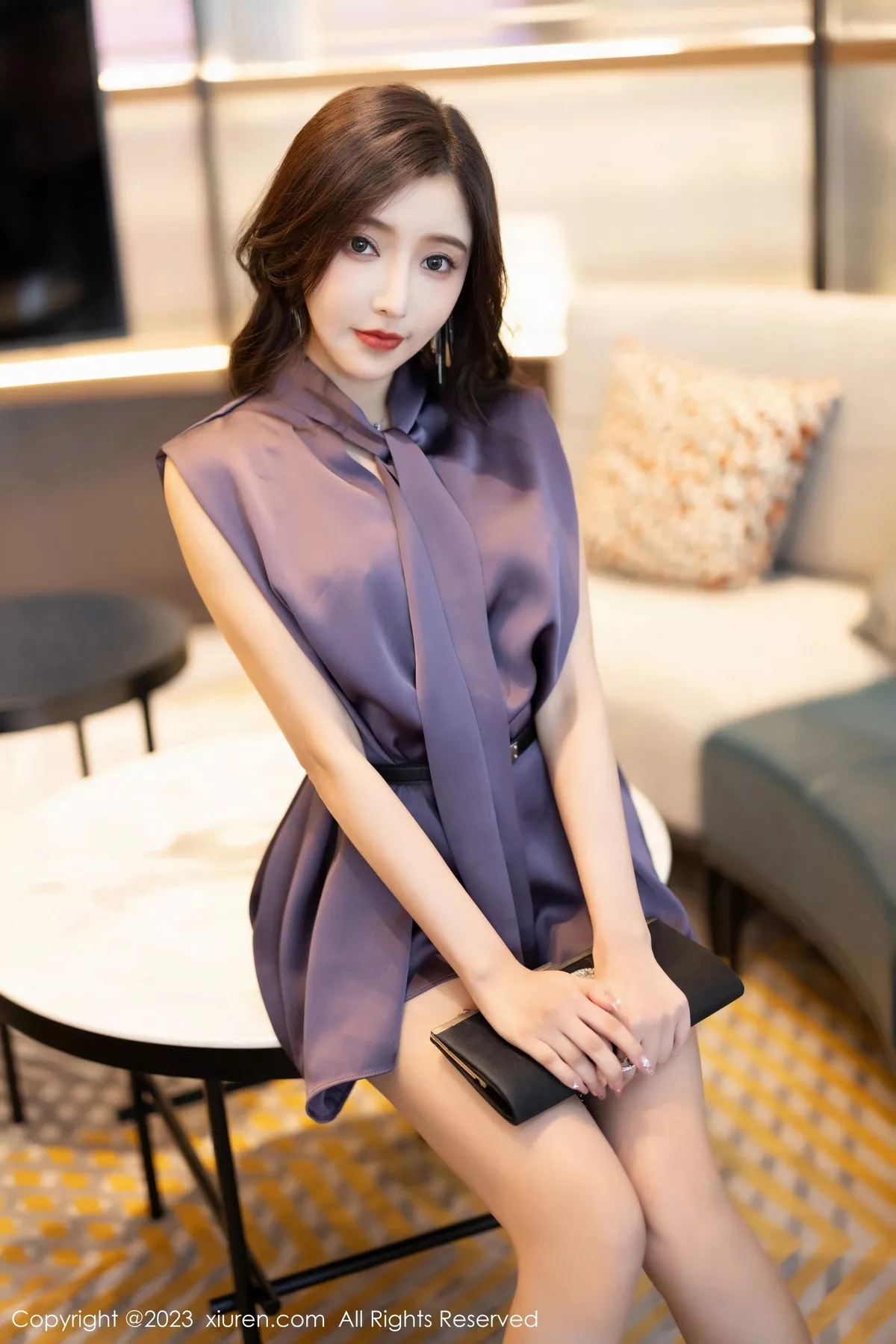 [[XiuRen秀人网]秀人网]No.7462_女神王馨瑶yanni脱紫色上衣露性感白色蕾丝内衣完美诱惑写真80P