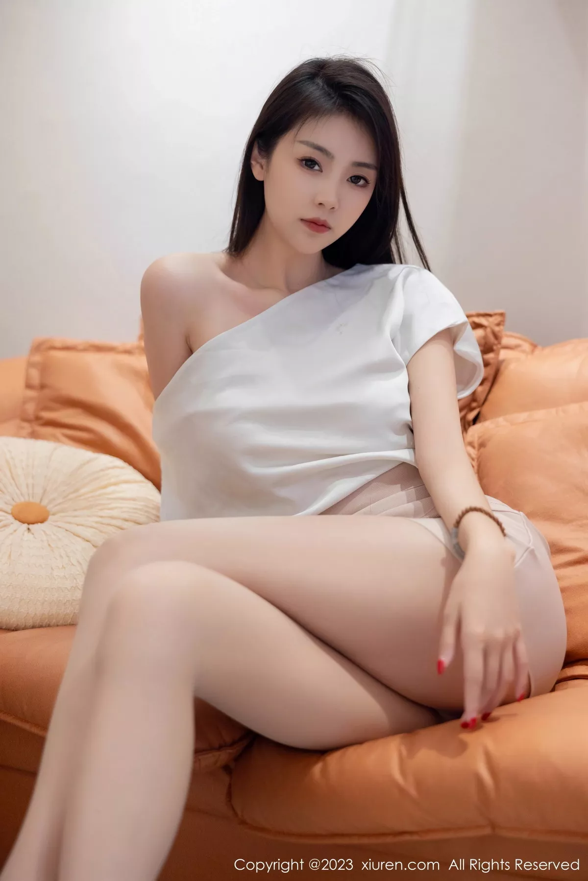[[XiuRen秀人网]秀人网]No.7457_模特可乐Vicky性感白色上衣配粉色短裙露原色丝袜妩媚诱惑写真95P